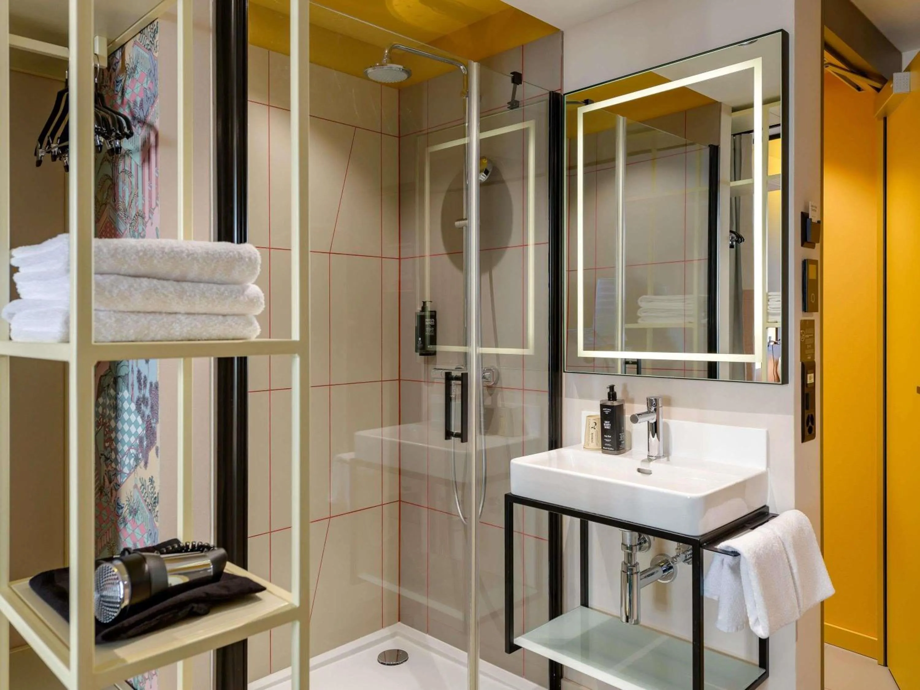 Bedroom in ibis Styles Zurich City Center