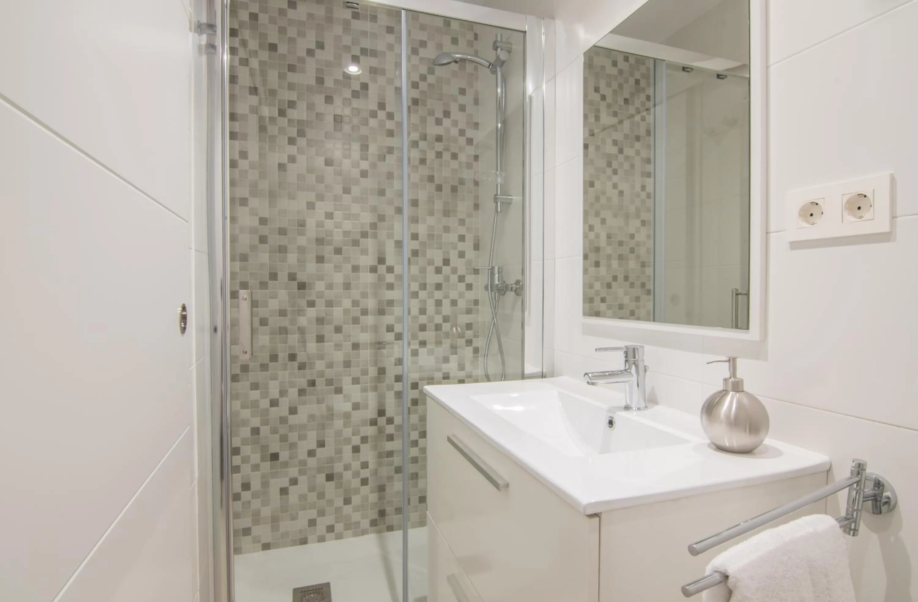 Bathroom in tuGuest Station 2 apartment