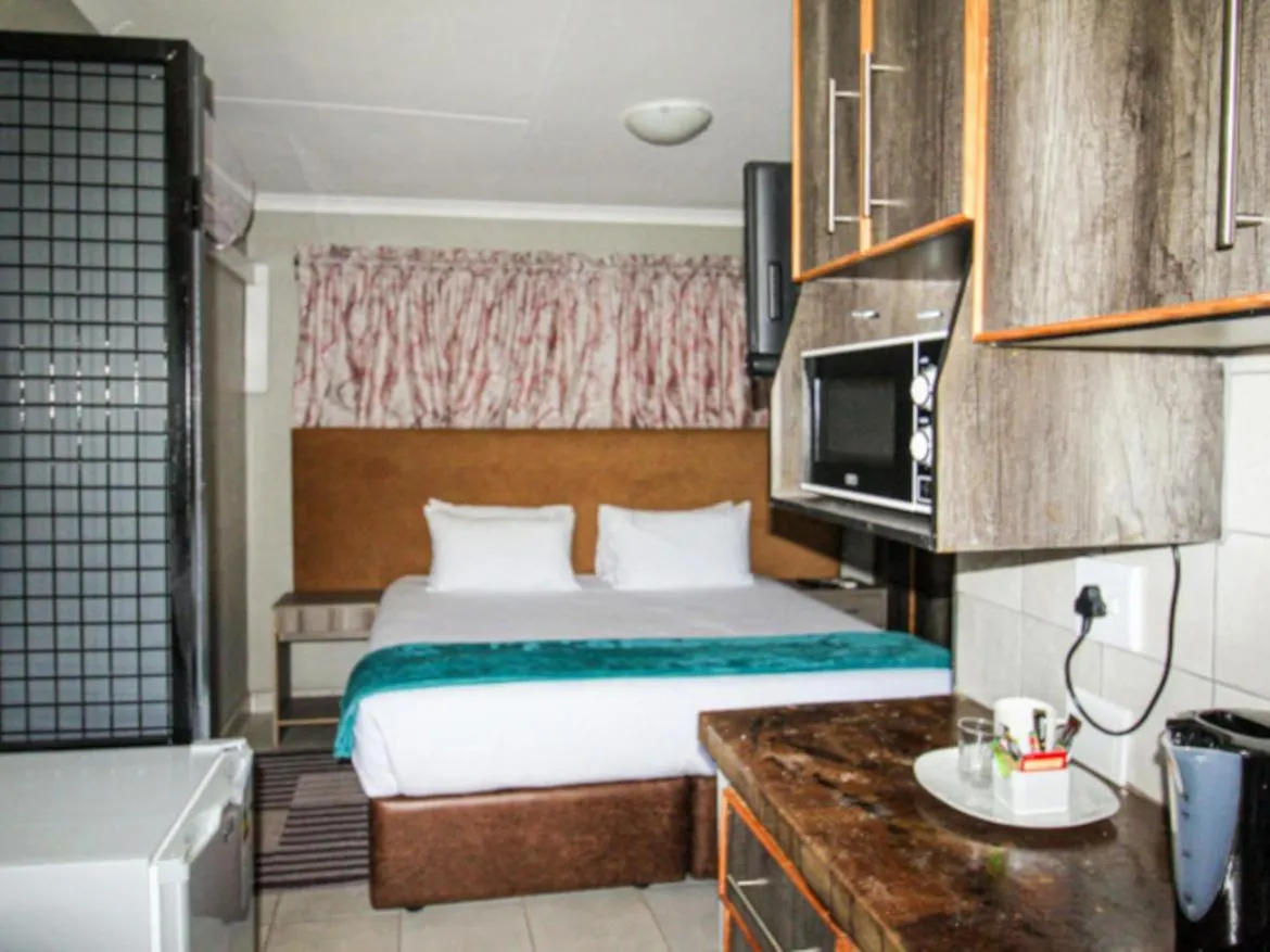 Small Double or Twin Room in PW Heights Private Guest House