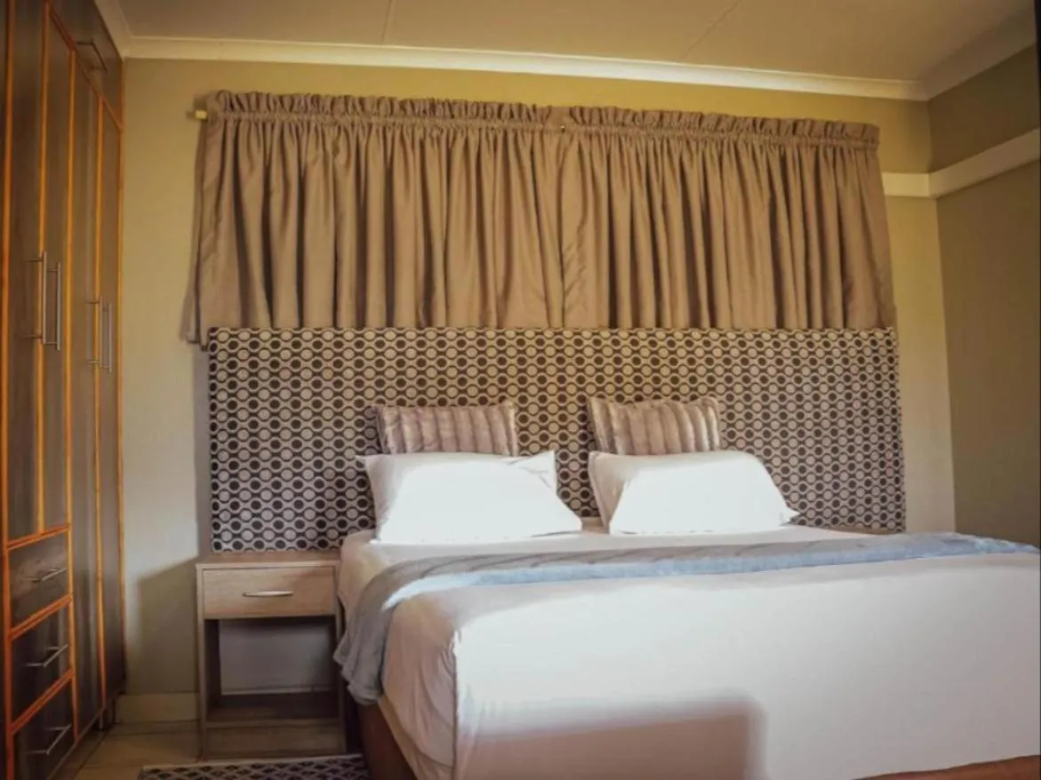 Deluxe Queen Room in PW Heights Private Guest House