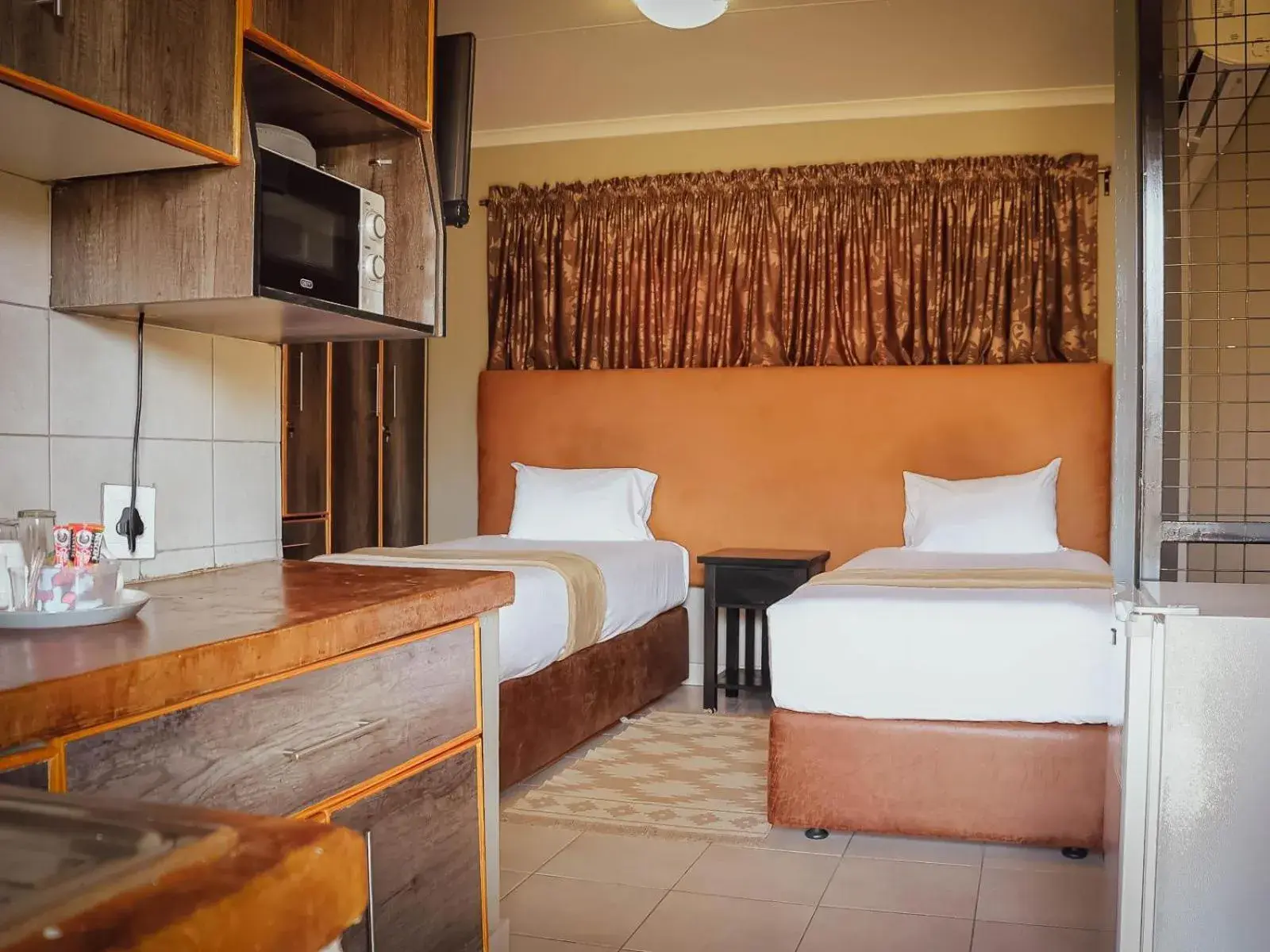 Deluxe Twin Room in PW Heights Private Guest House Deluxe Twin Room in PW Heights Private Guest House
