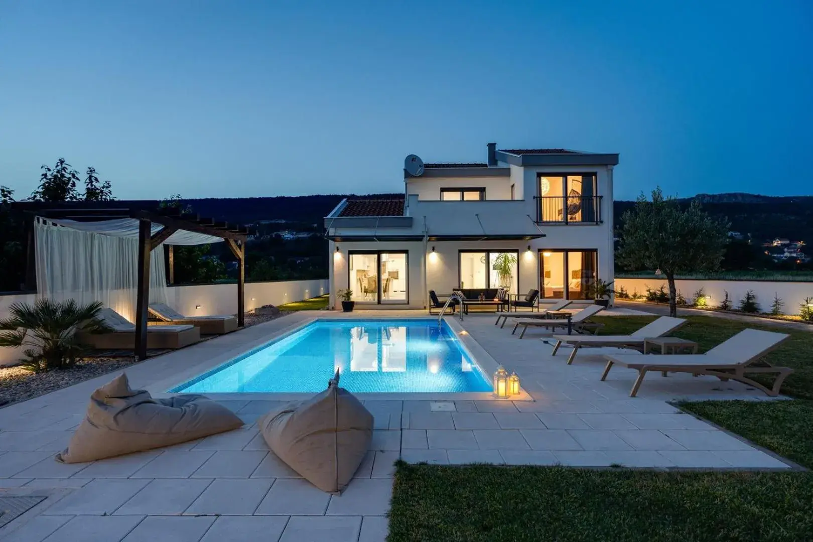 Villa Anja is a 4 bedroom villa with a 32 sqm heated pool near Imotski Villa Anja is a 4 bedroom villa with a 32 sqm heated pool near Imotski