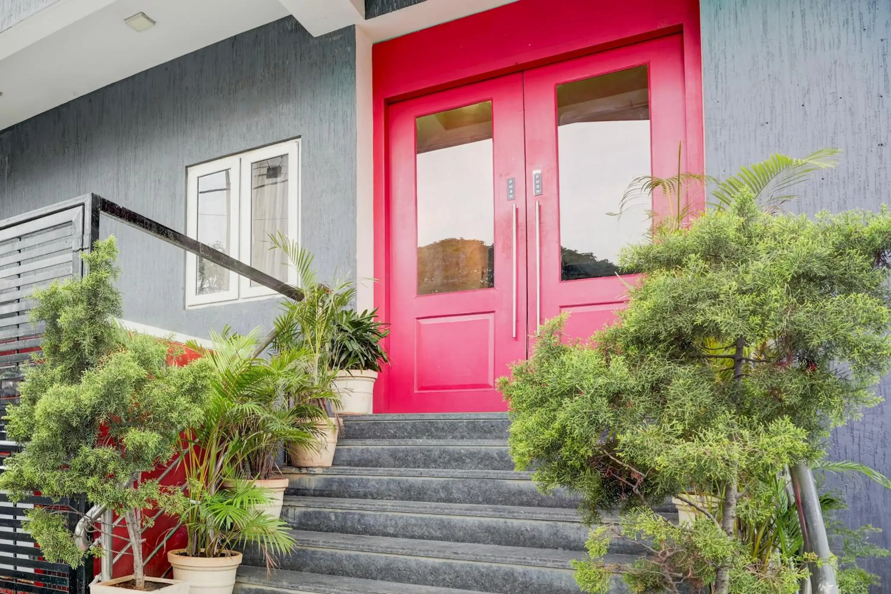 Facade/entrance in Super Townhouse Ulsoor Near Halasuru Metro Station Facade/entrance in Super Townhouse Ulsoor Near Halasuru Metro Station