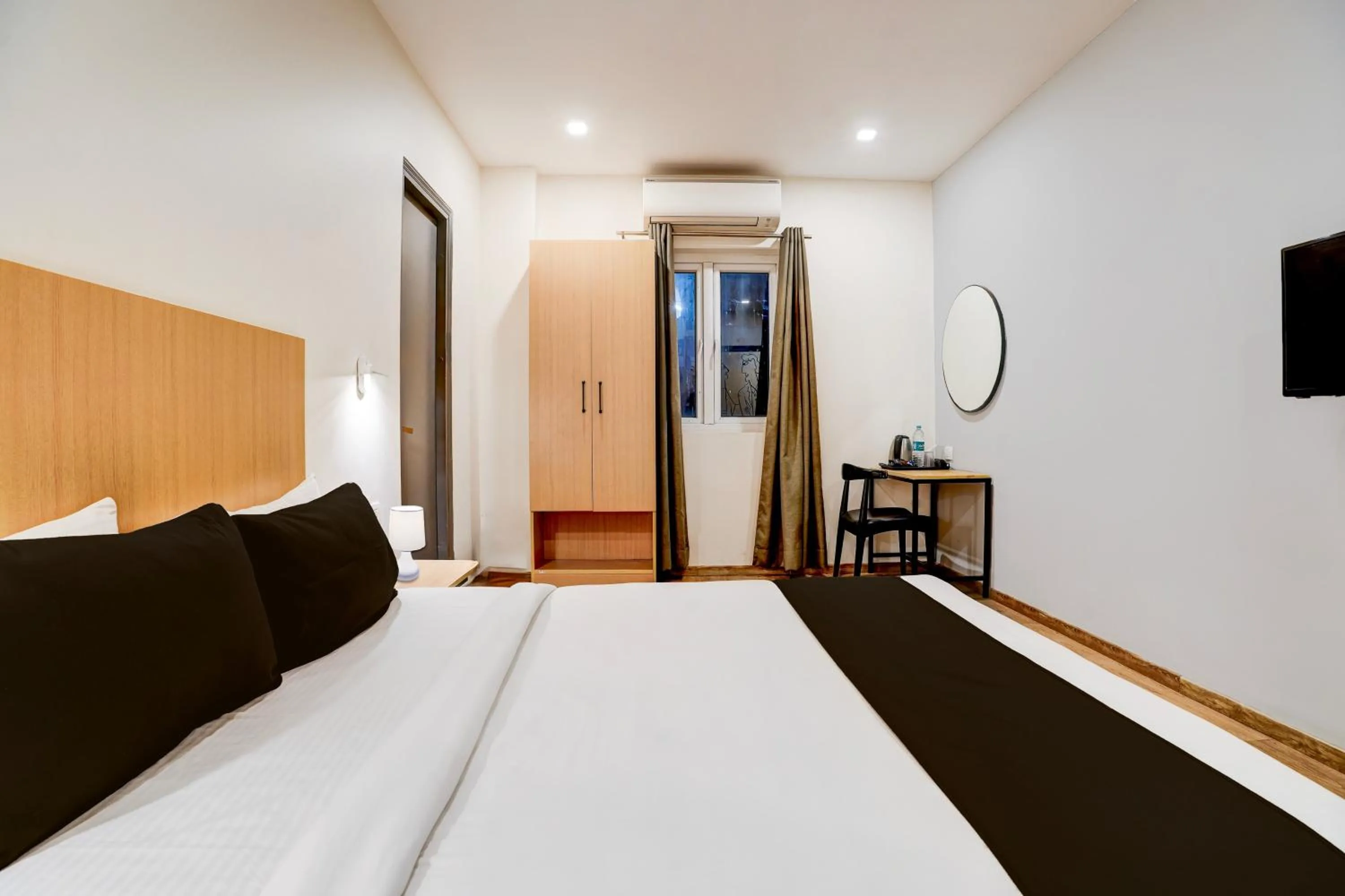 Bedroom, Bed in Super Townhouse Ulsoor Near Halasuru Metro Station