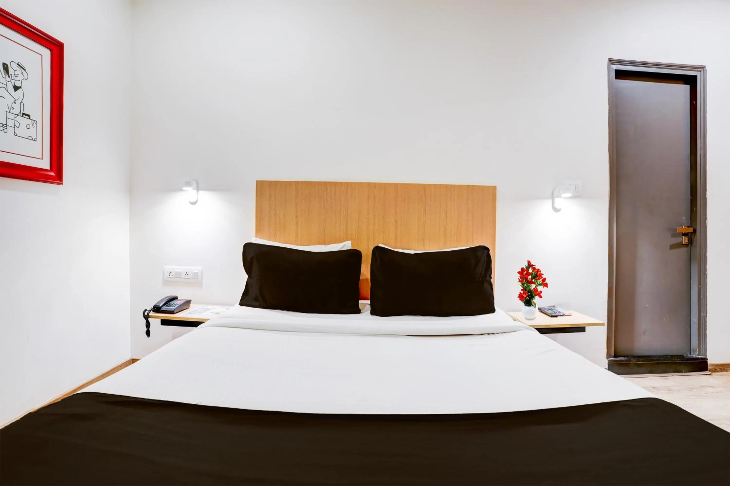 Bedroom, Bed in Super Townhouse Ulsoor Near Halasuru Metro Station