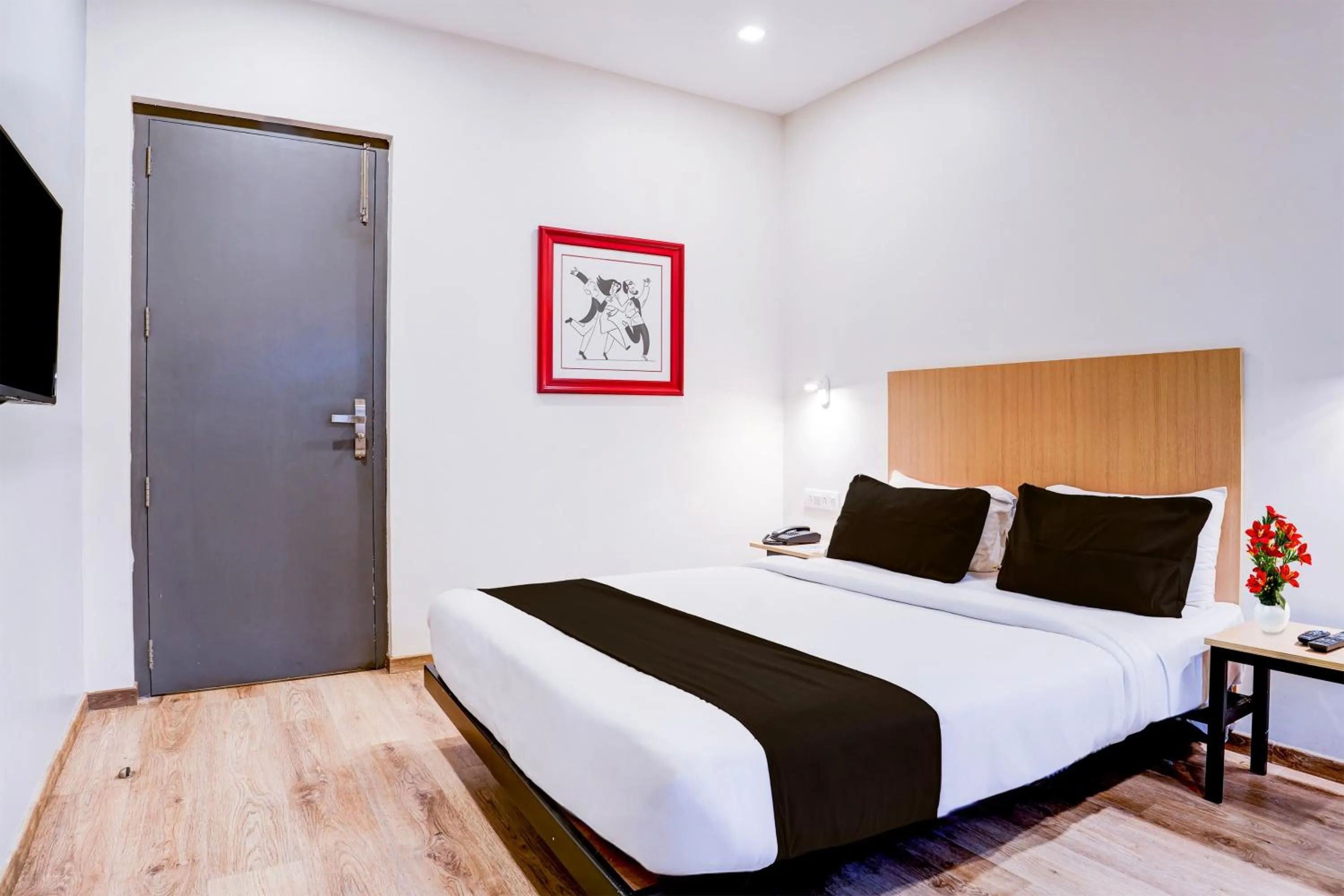 Bedroom, Bed in Super Townhouse Ulsoor Near Halasuru Metro Station