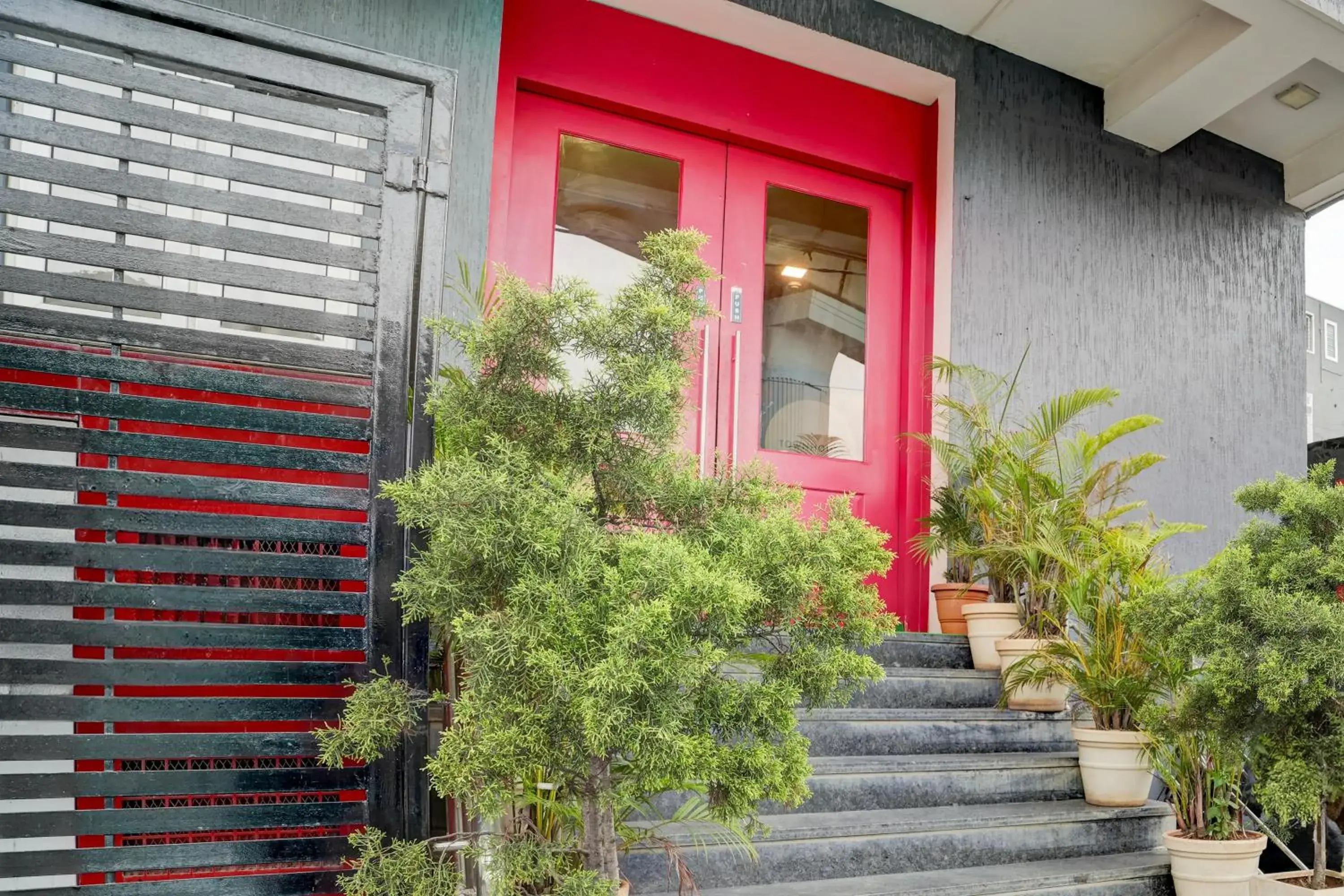 Facade/entrance in Super Townhouse Ulsoor Near Halasuru Metro Station Facade/entrance in Super Townhouse Ulsoor Near Halasuru Metro Station