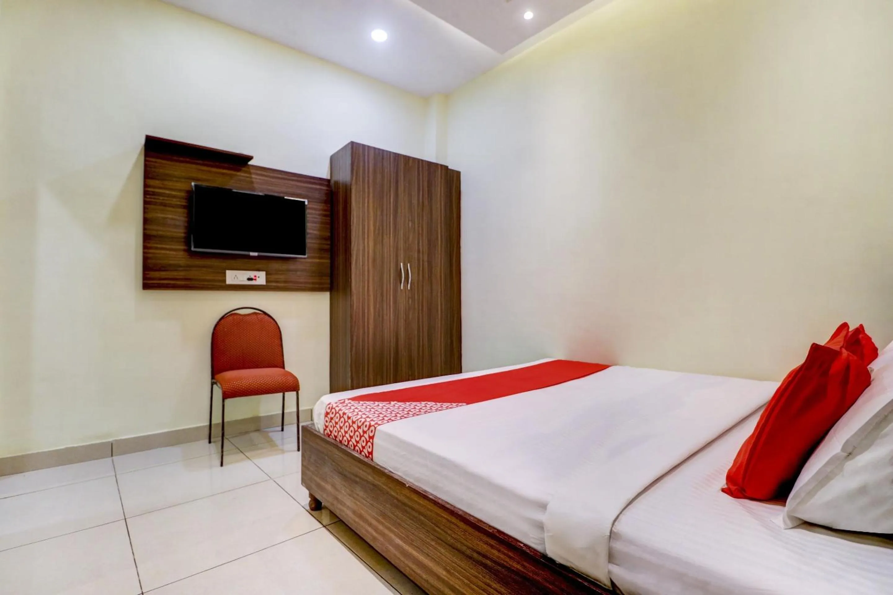 Bedroom in OYO Flagship 77562 Hotel Kabir