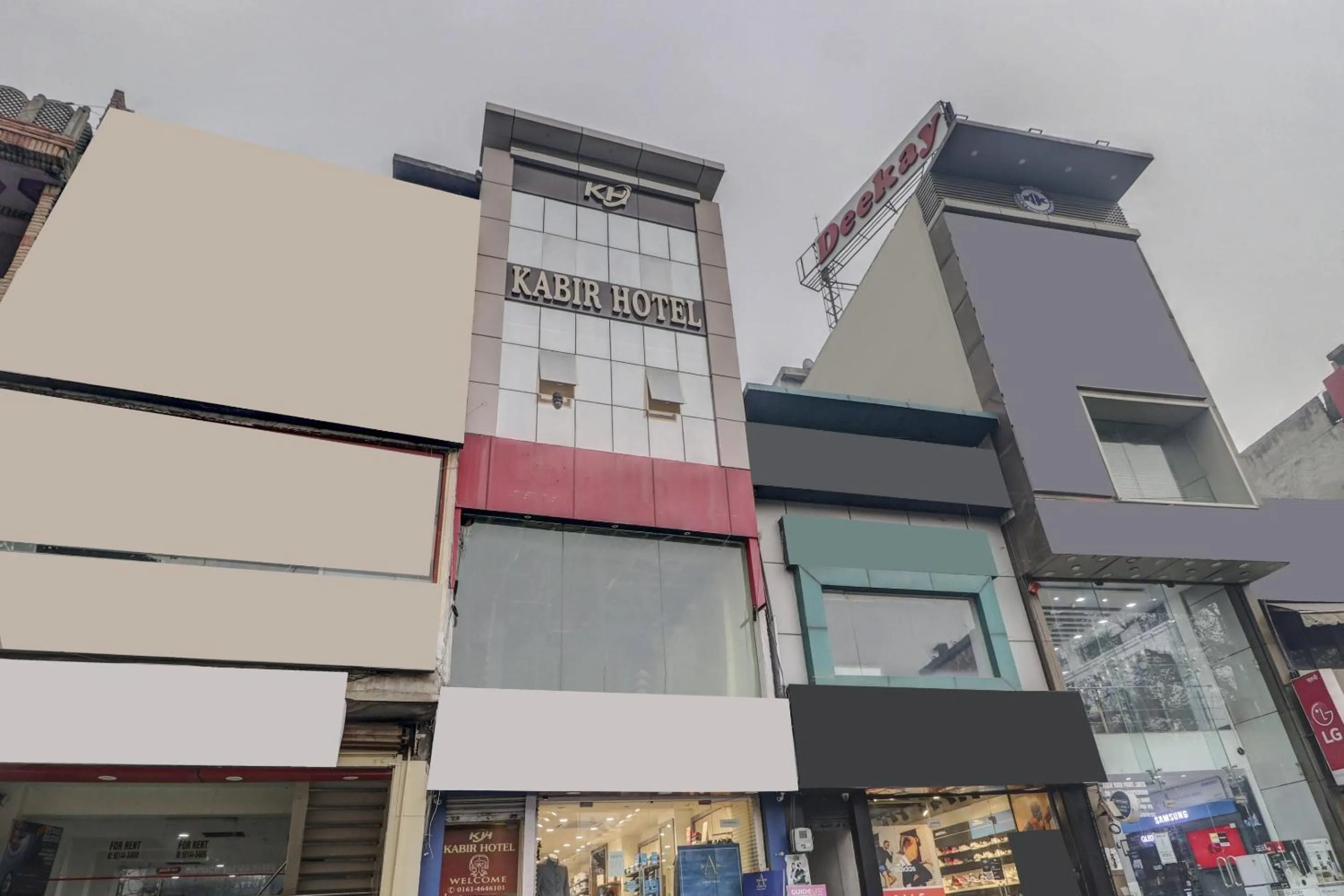 Facade/entrance in OYO Flagship 77562 Hotel Kabir