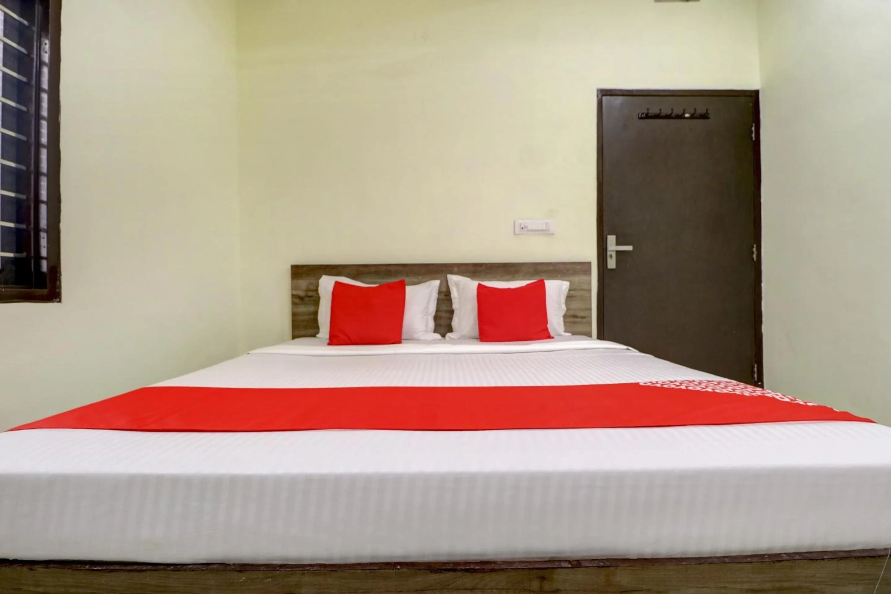 Bedroom in OYO Flagship 77562 Hotel Kabir
