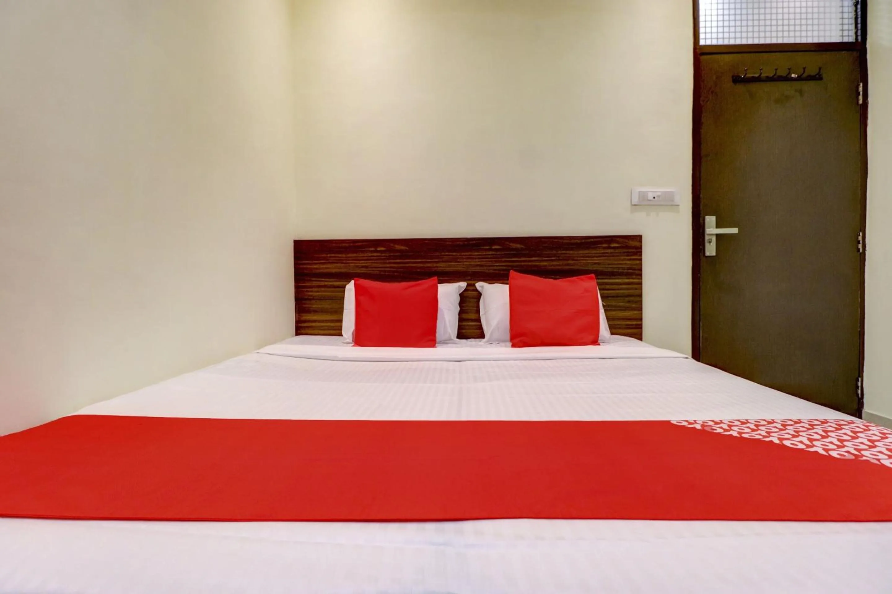 Bedroom in OYO Flagship 77562 Hotel Kabir