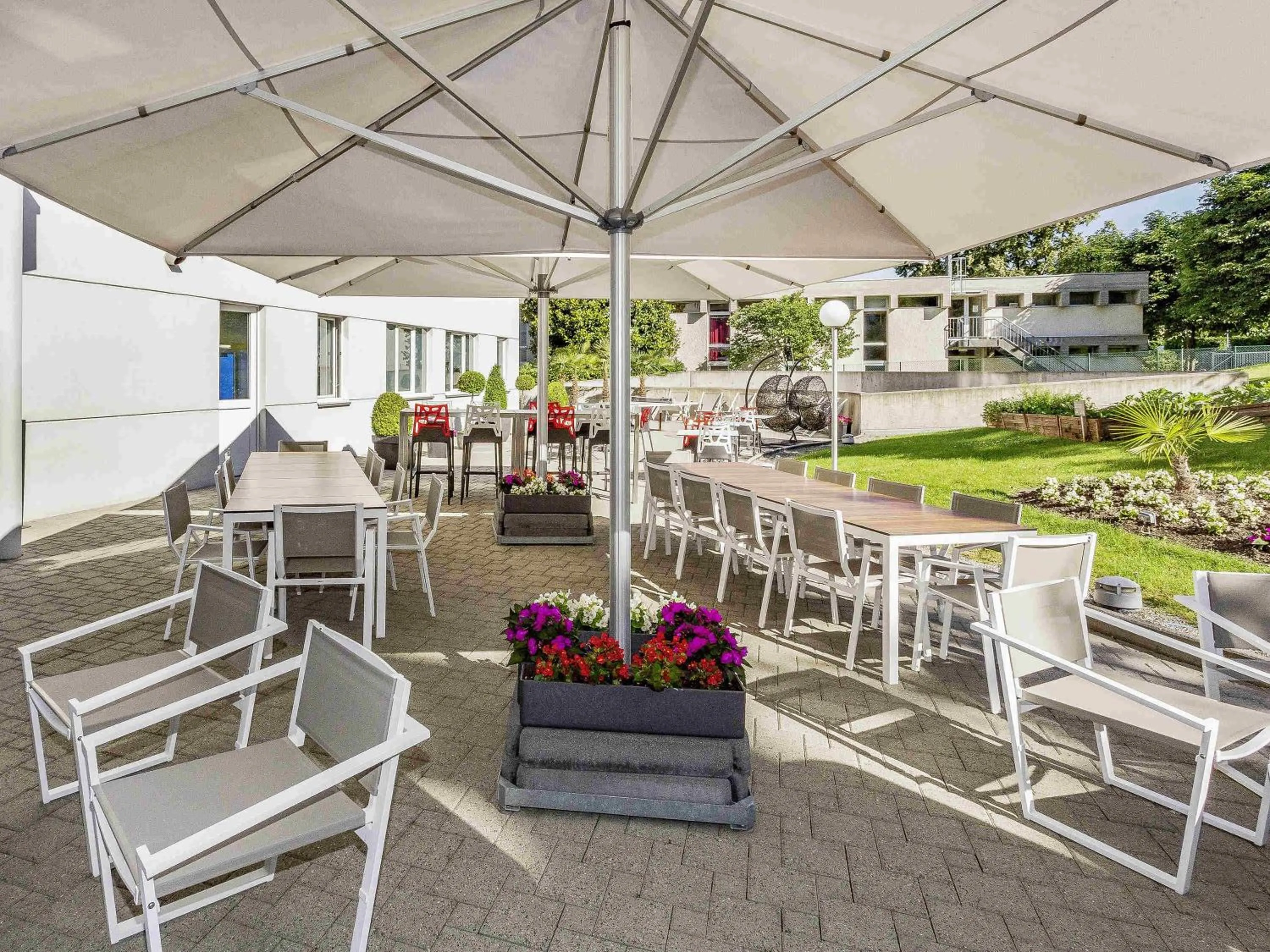 Patio in Novotel Suites Genève Aéroport