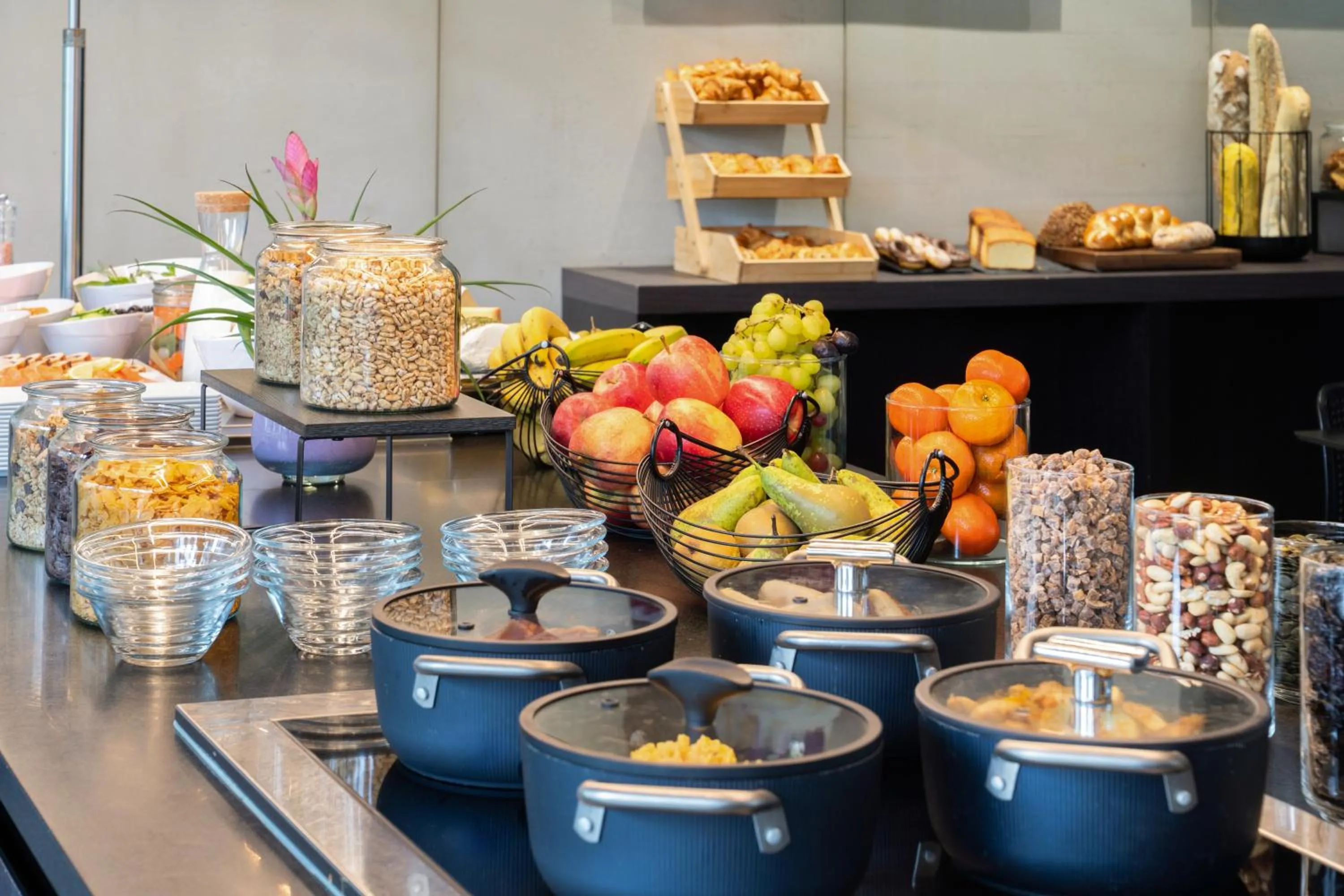 Breakfast in Novotel Suites Genève Aéroport