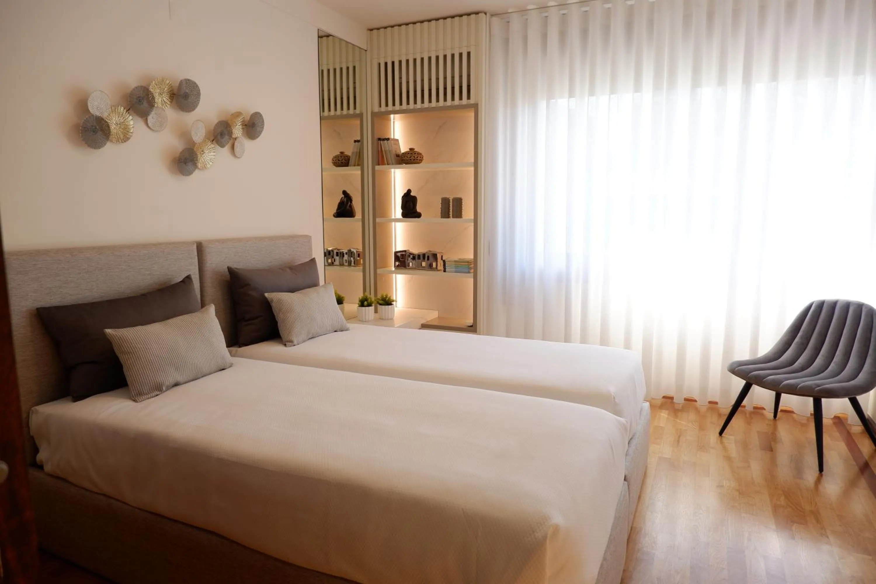 Bed in Porto Family Home by MP - Renovated