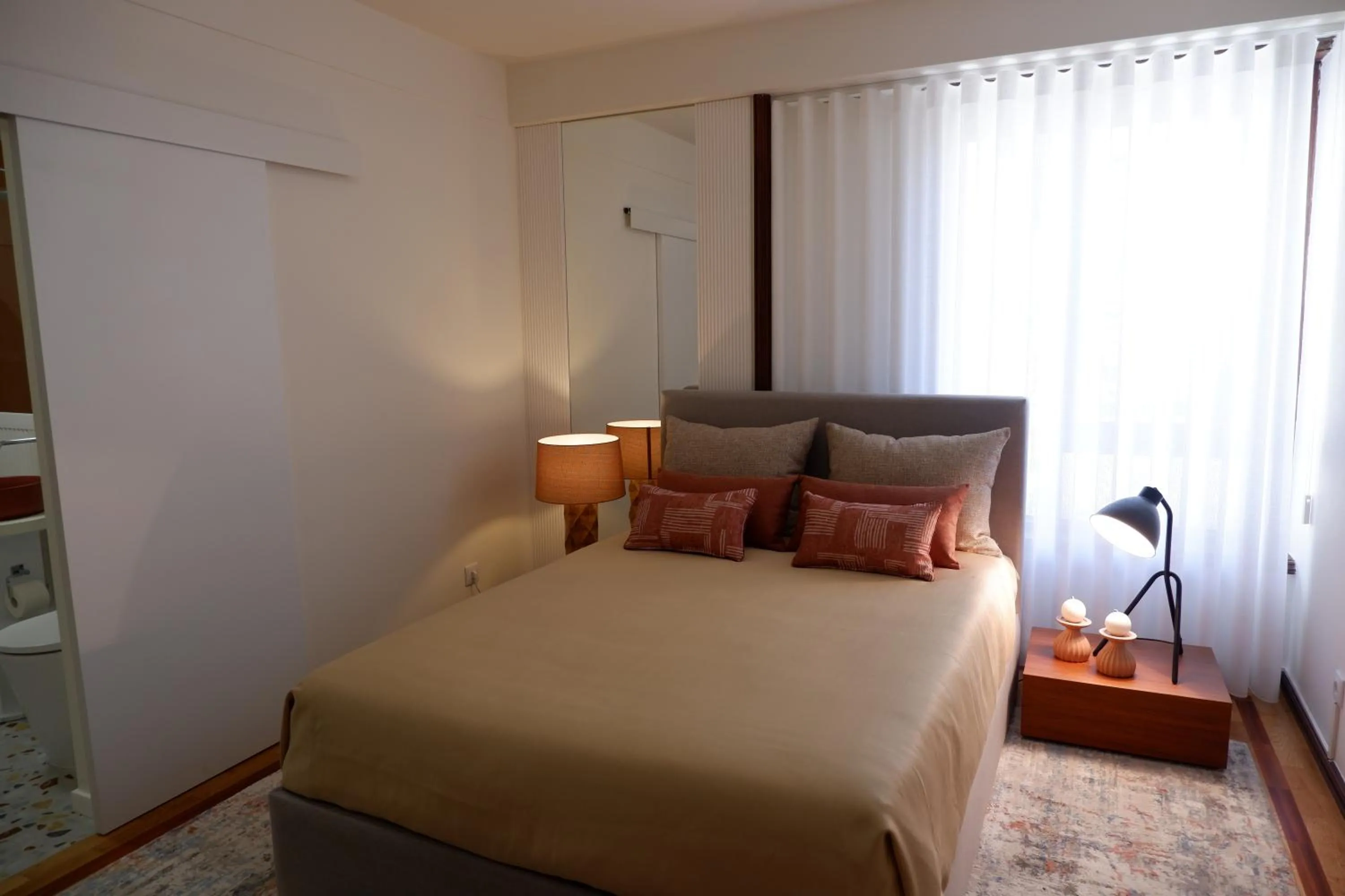 Bed in Porto Family Home by MP - Renovated