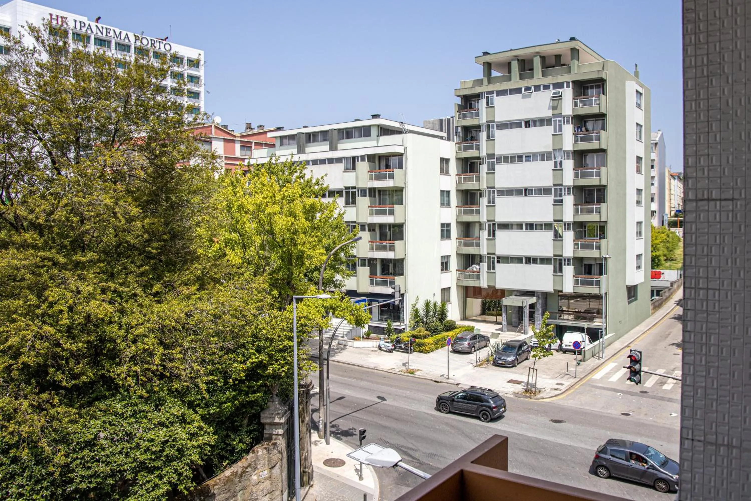 Neighbourhood in Porto Family Home by MP - Renovated