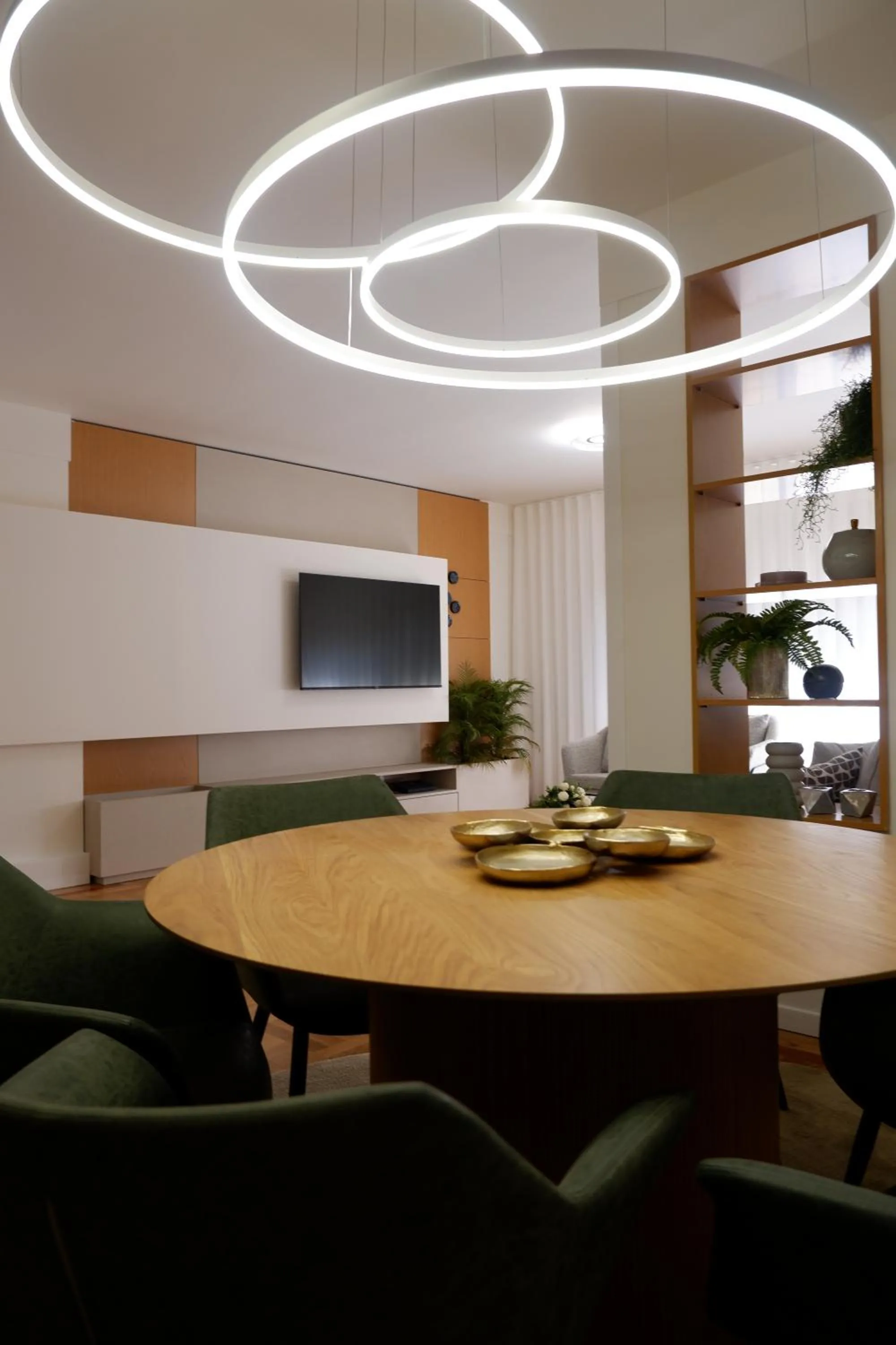Meals in Porto Family Home by MP - Renovated