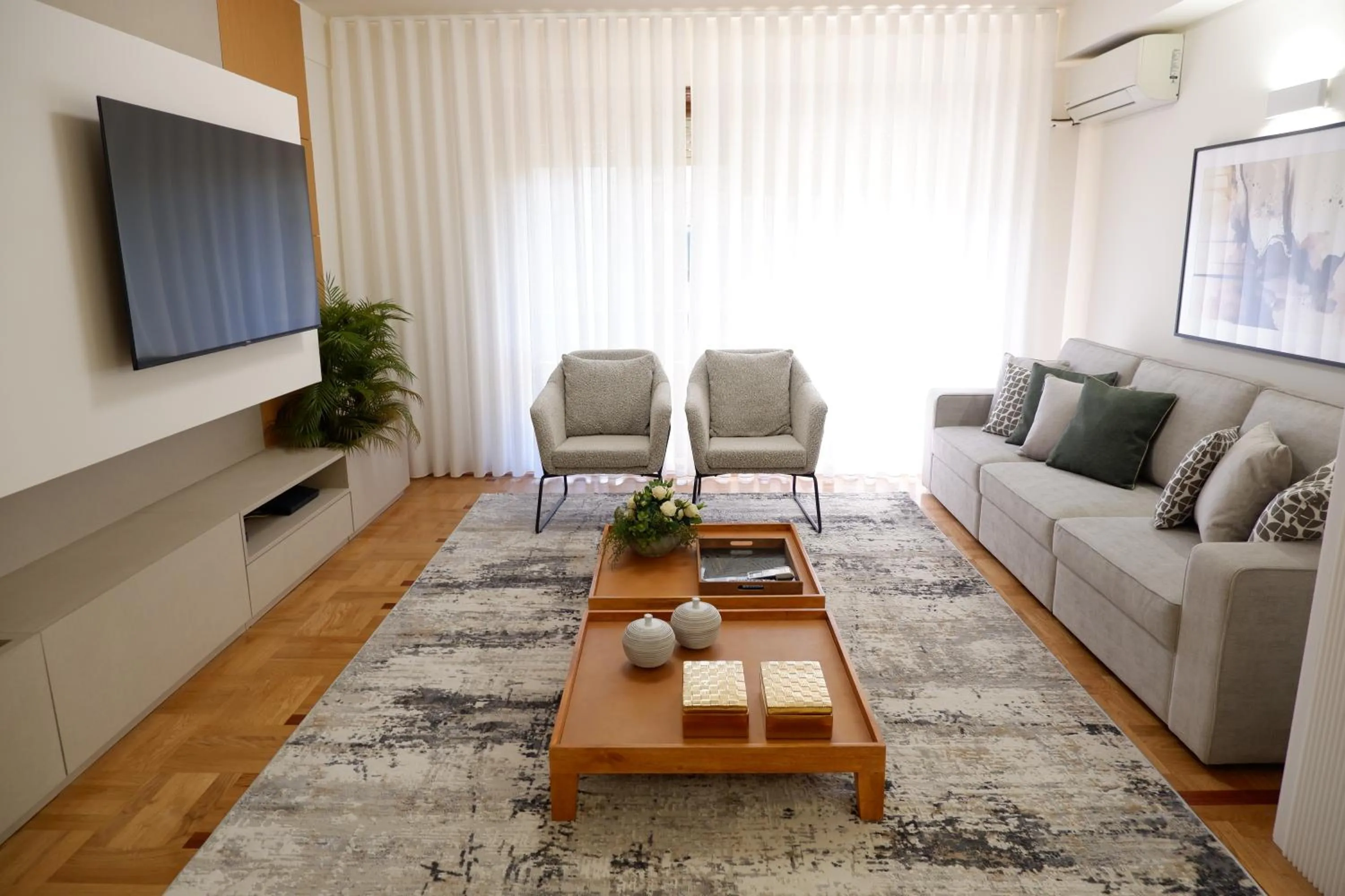 Seating area in Porto Family Home by MP - Renovated