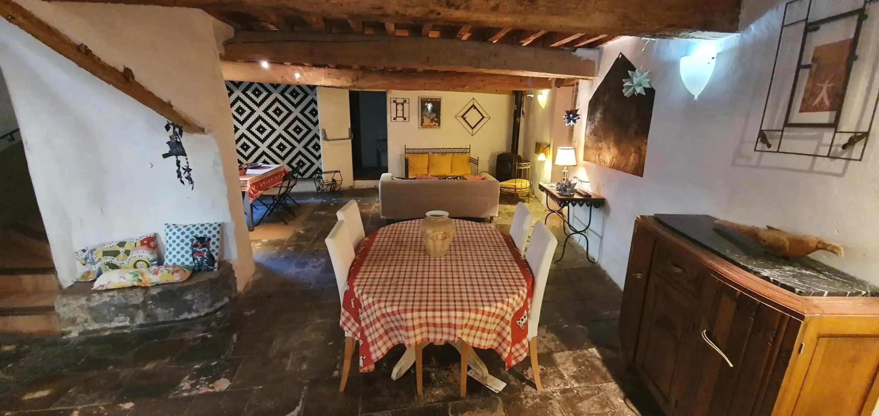 Continental breakfast in Orangerie de Cardet - Maison d'hôtes - B&B Continental breakfast in Orangerie de Cardet - Maison d'hôtes - B&B