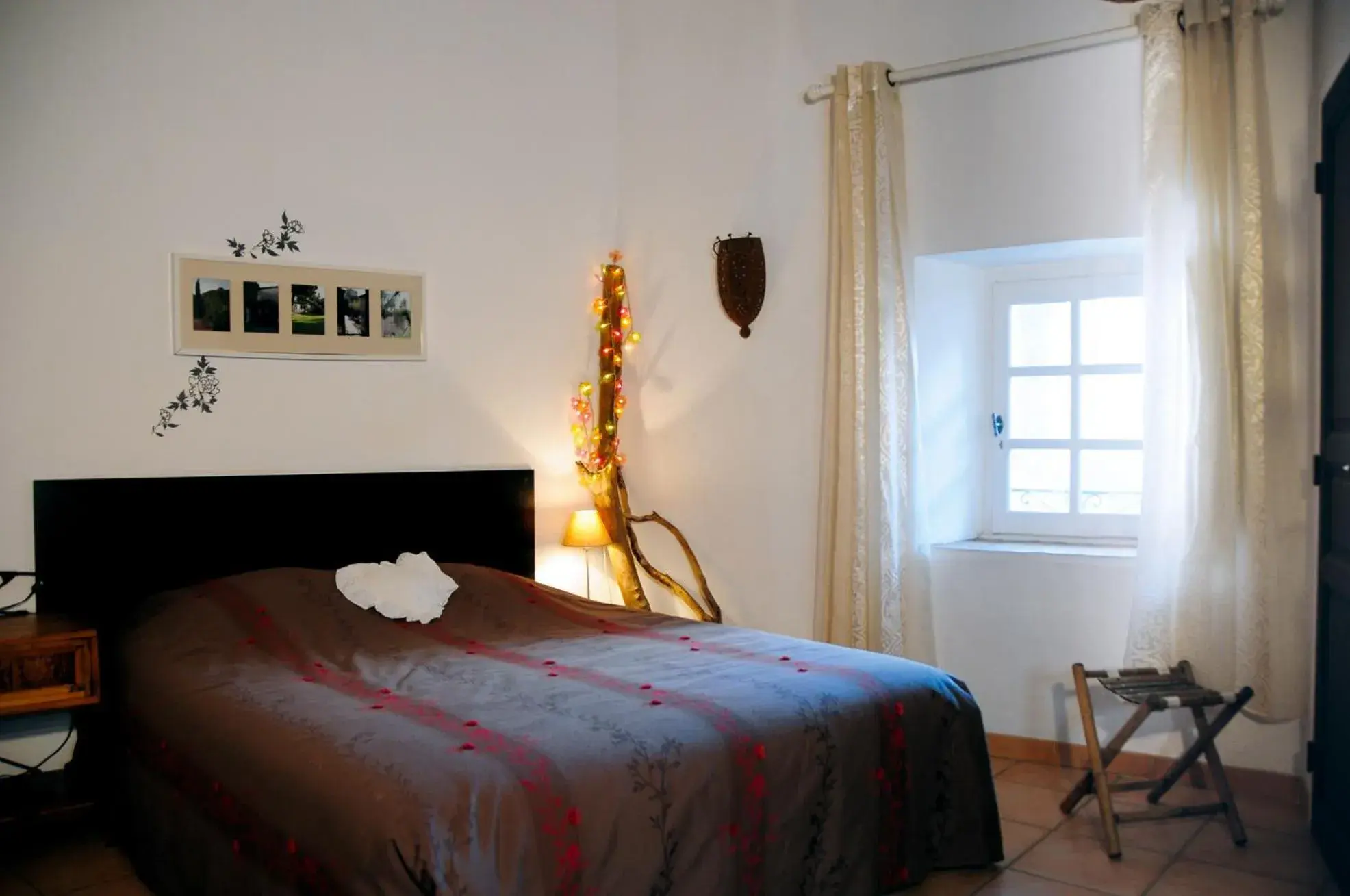 Bed in Orangerie de Cardet - Maison d'hôtes - B&B Bed in Orangerie de Cardet - Maison d'hôtes - B&B