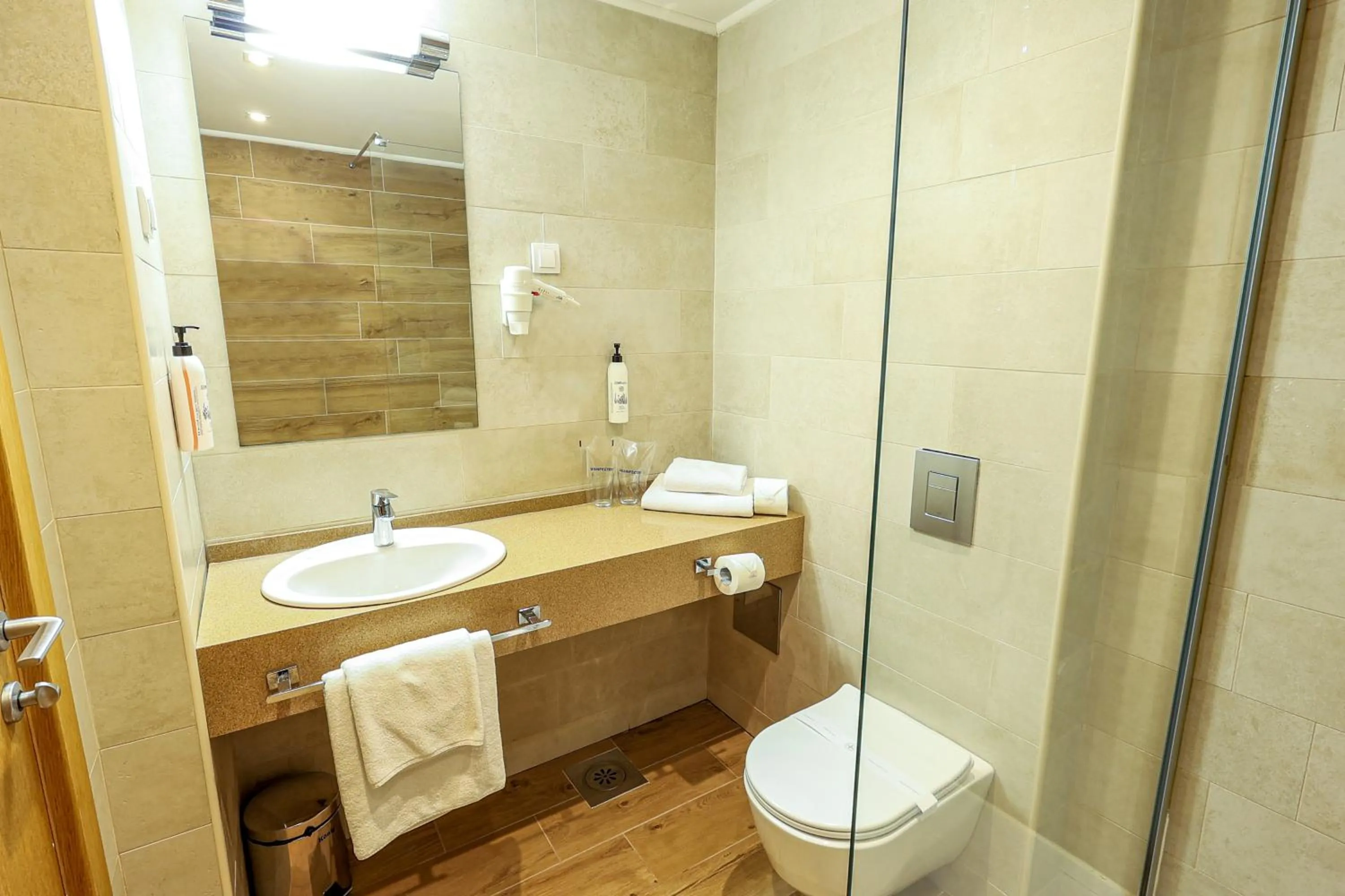 Shower in Etno Naselje Vrdnička kula