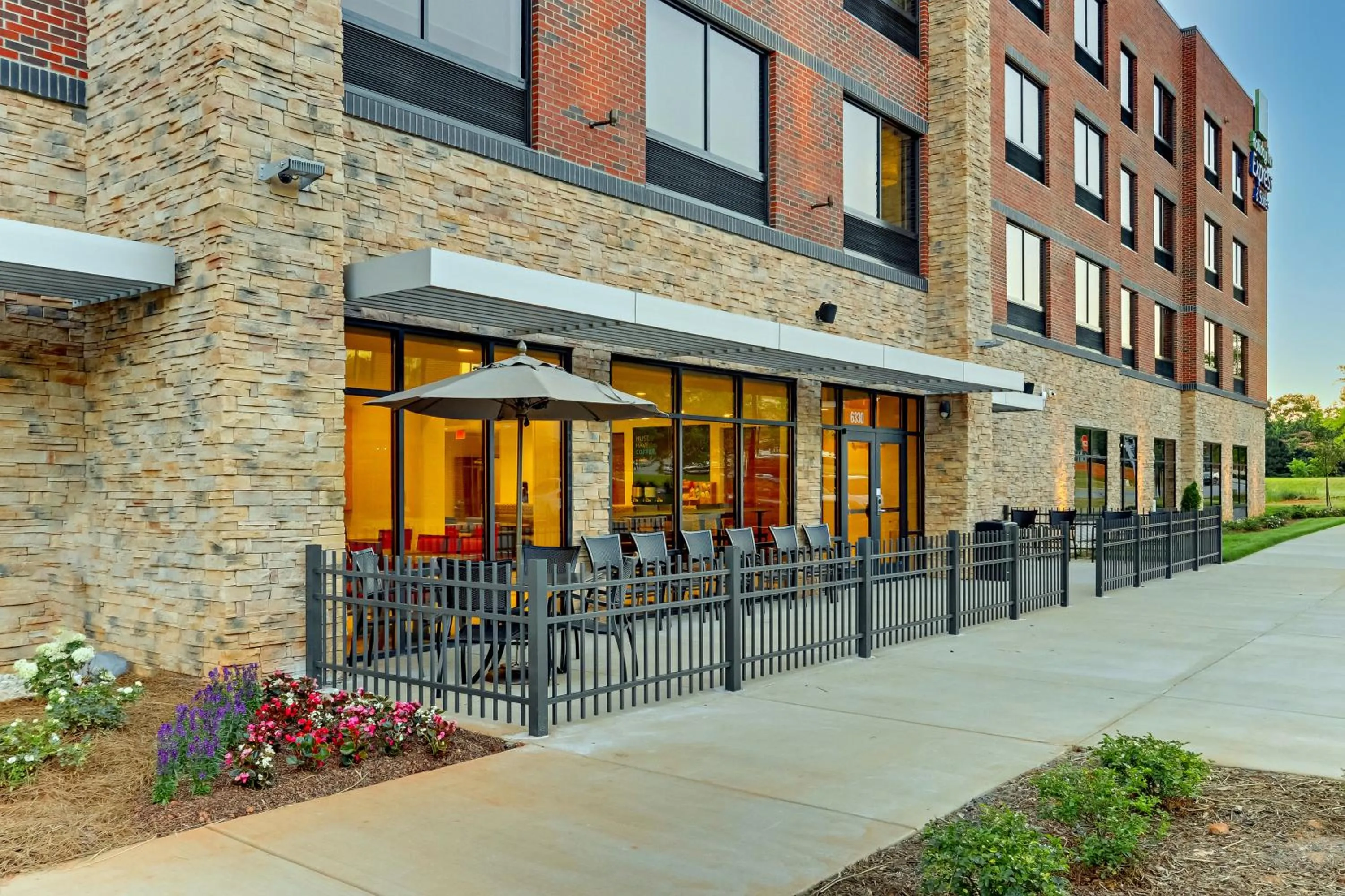 Patio in Holiday Inn Express & Suites - Winston - Salem SW - Clemmons by IHG