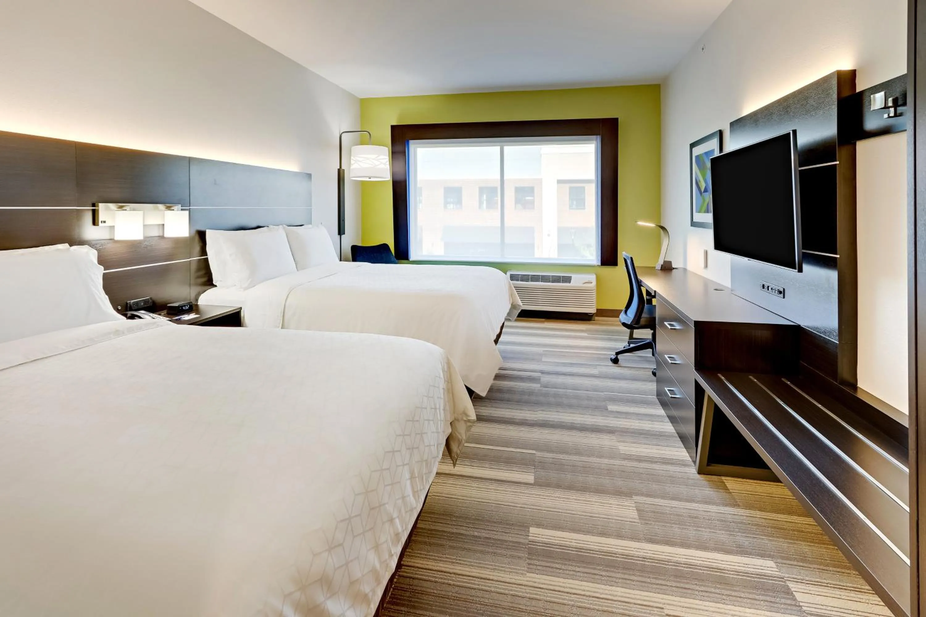Bedroom, Bed in Holiday Inn Express & Suites - Winston - Salem SW - Clemmons by IHG