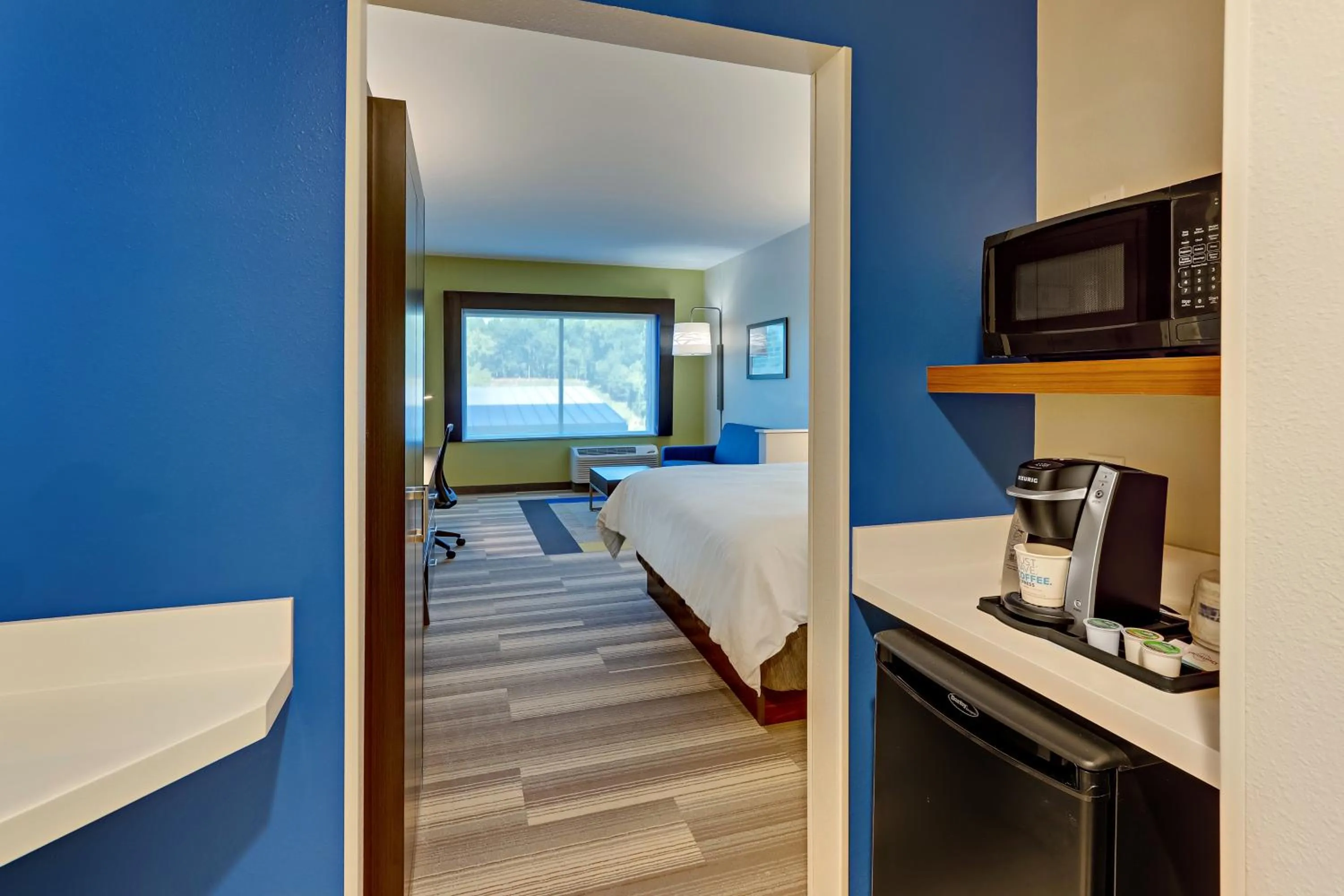 Bedroom in Holiday Inn Express & Suites - Winston - Salem SW - Clemmons by IHG