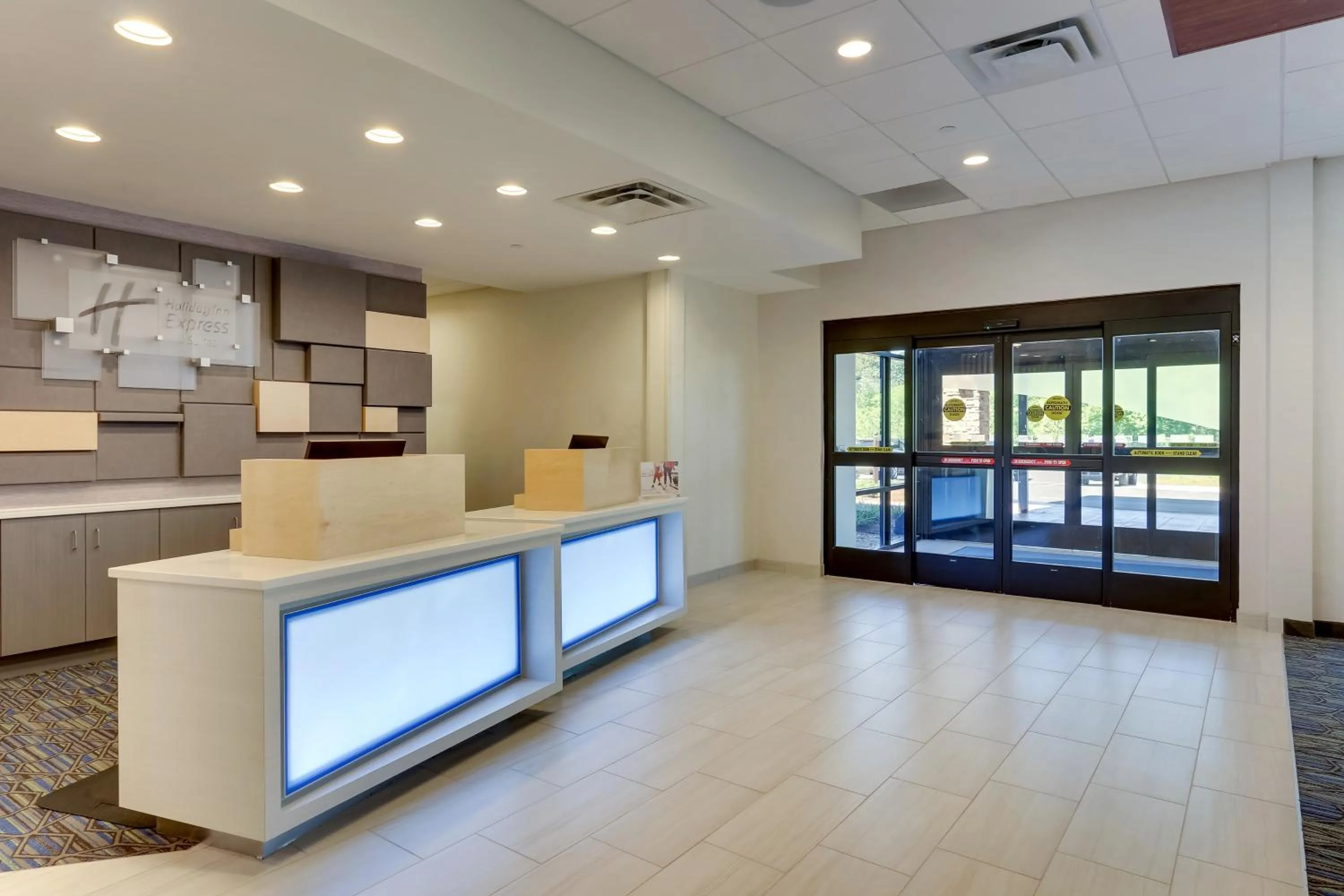 Lobby or reception in Holiday Inn Express & Suites - Winston - Salem SW - Clemmons by IHG