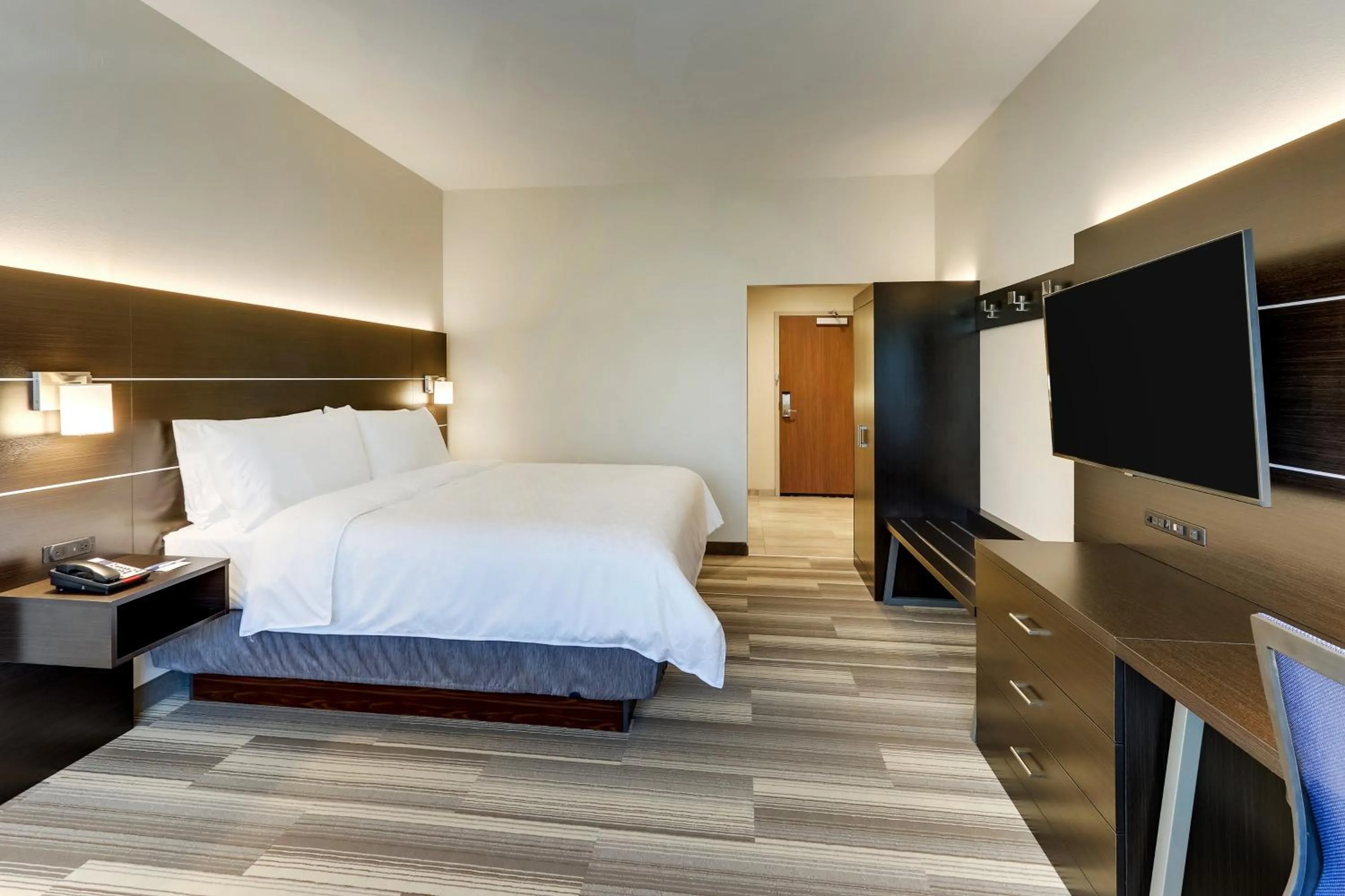 Bedroom, Bed in Holiday Inn Express & Suites - Winston - Salem SW - Clemmons by IHG