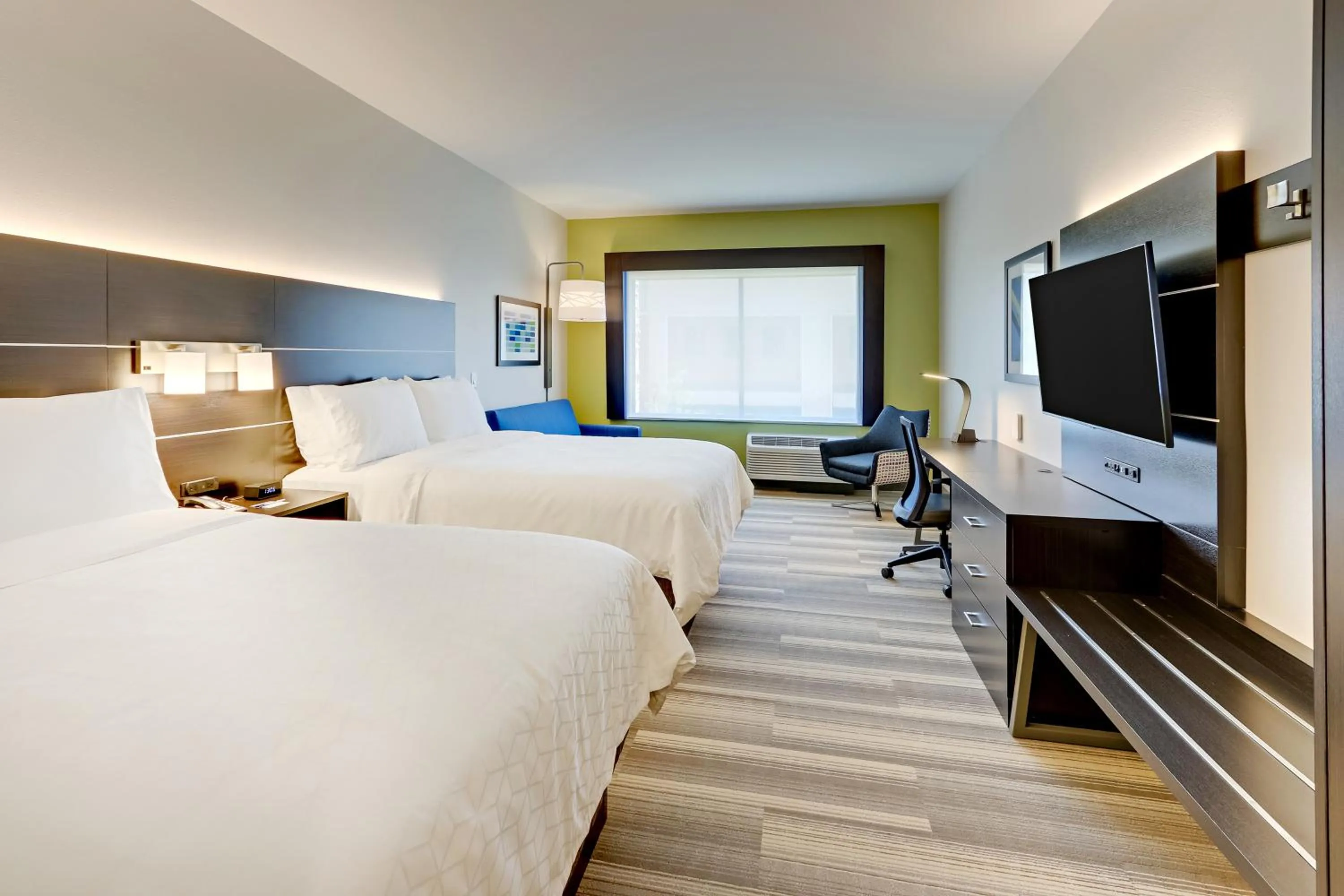 Bedroom, Bed in Holiday Inn Express & Suites - Winston - Salem SW - Clemmons by IHG