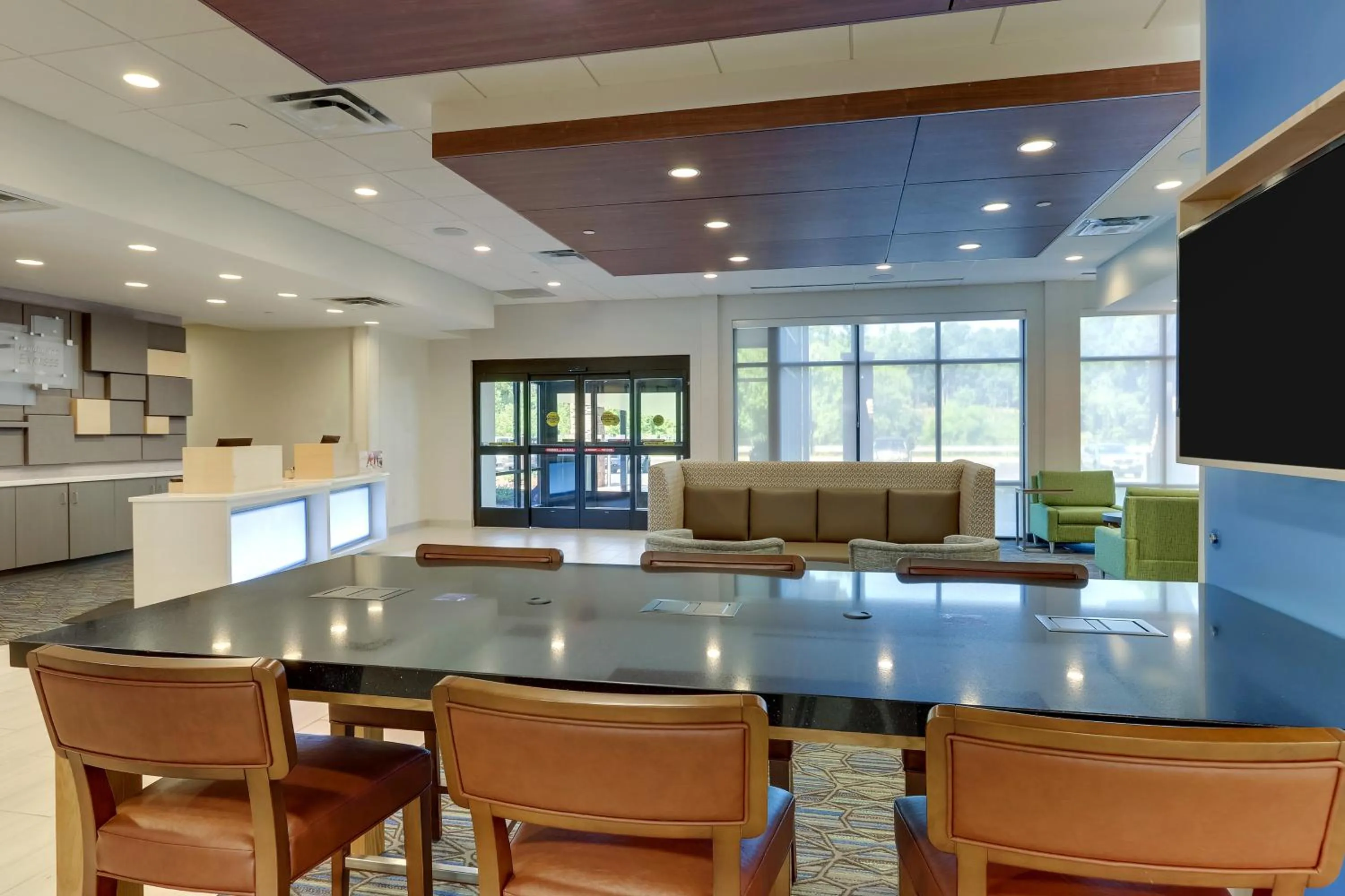 Lobby or reception in Holiday Inn Express & Suites - Winston - Salem SW - Clemmons by IHG