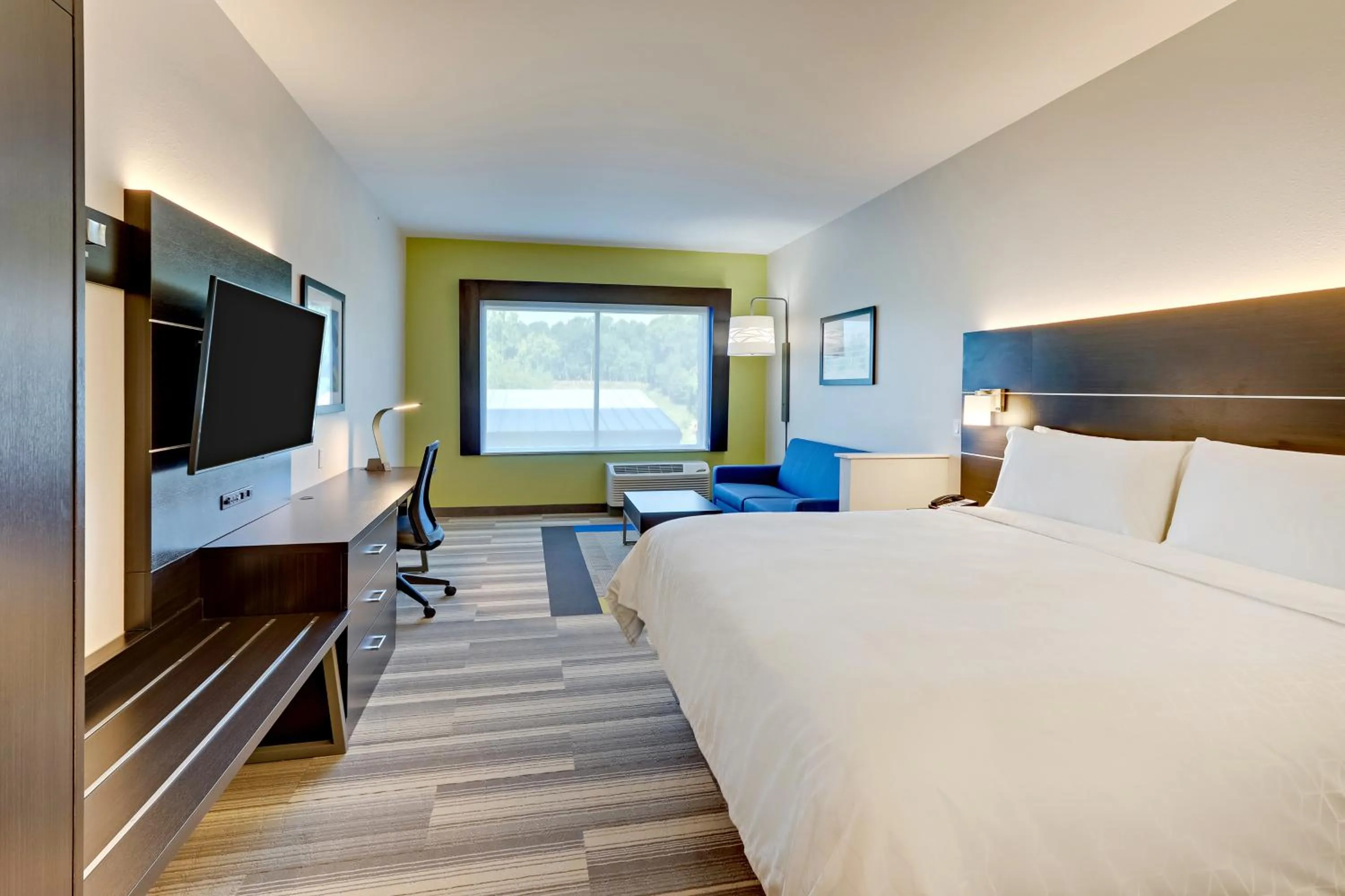 Bedroom, Bed in Holiday Inn Express & Suites - Winston - Salem SW - Clemmons by IHG