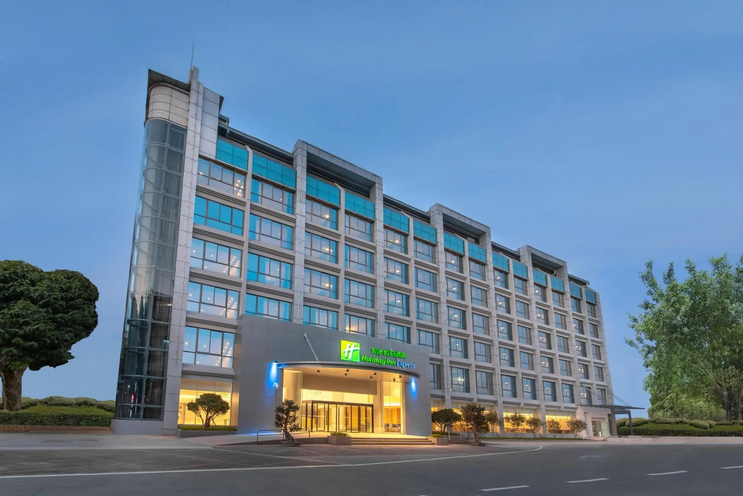 Property building in Holiday Inn Express Xiamen Tongan by IHG Property building in Holiday Inn Express Xiamen Tongan by IHG