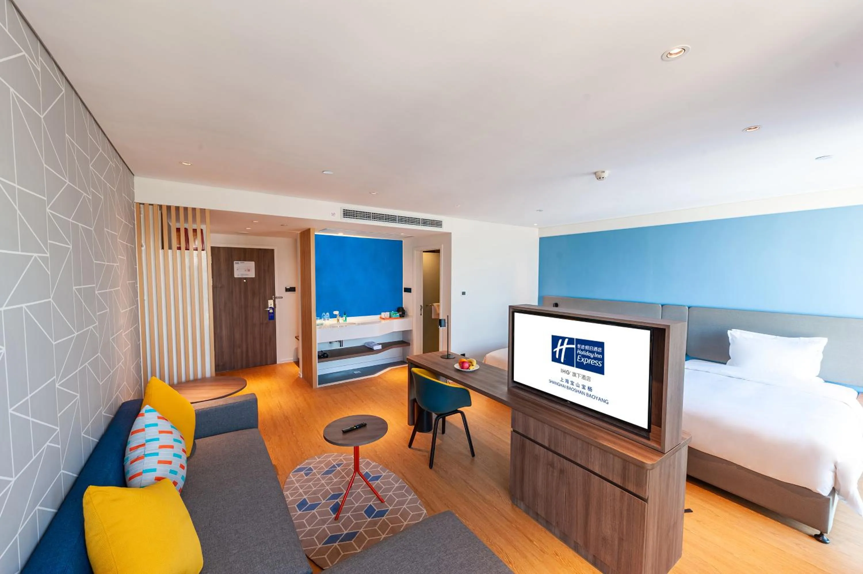 Bed in Holiday Inn Express Shanghai Baoyang by IHG