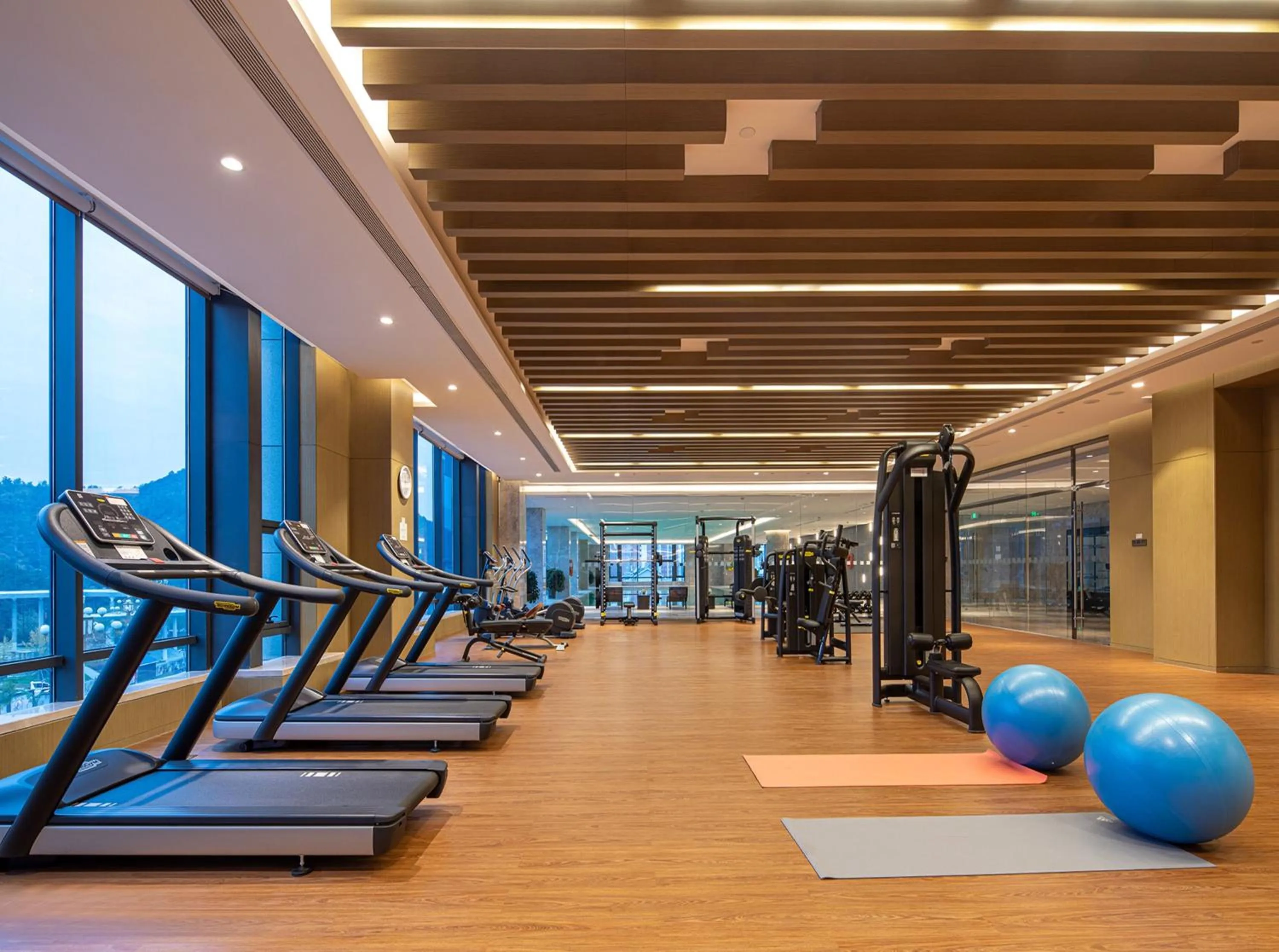 Fitness centre/facilities in Holiday Inn Chengde Park View by IHG