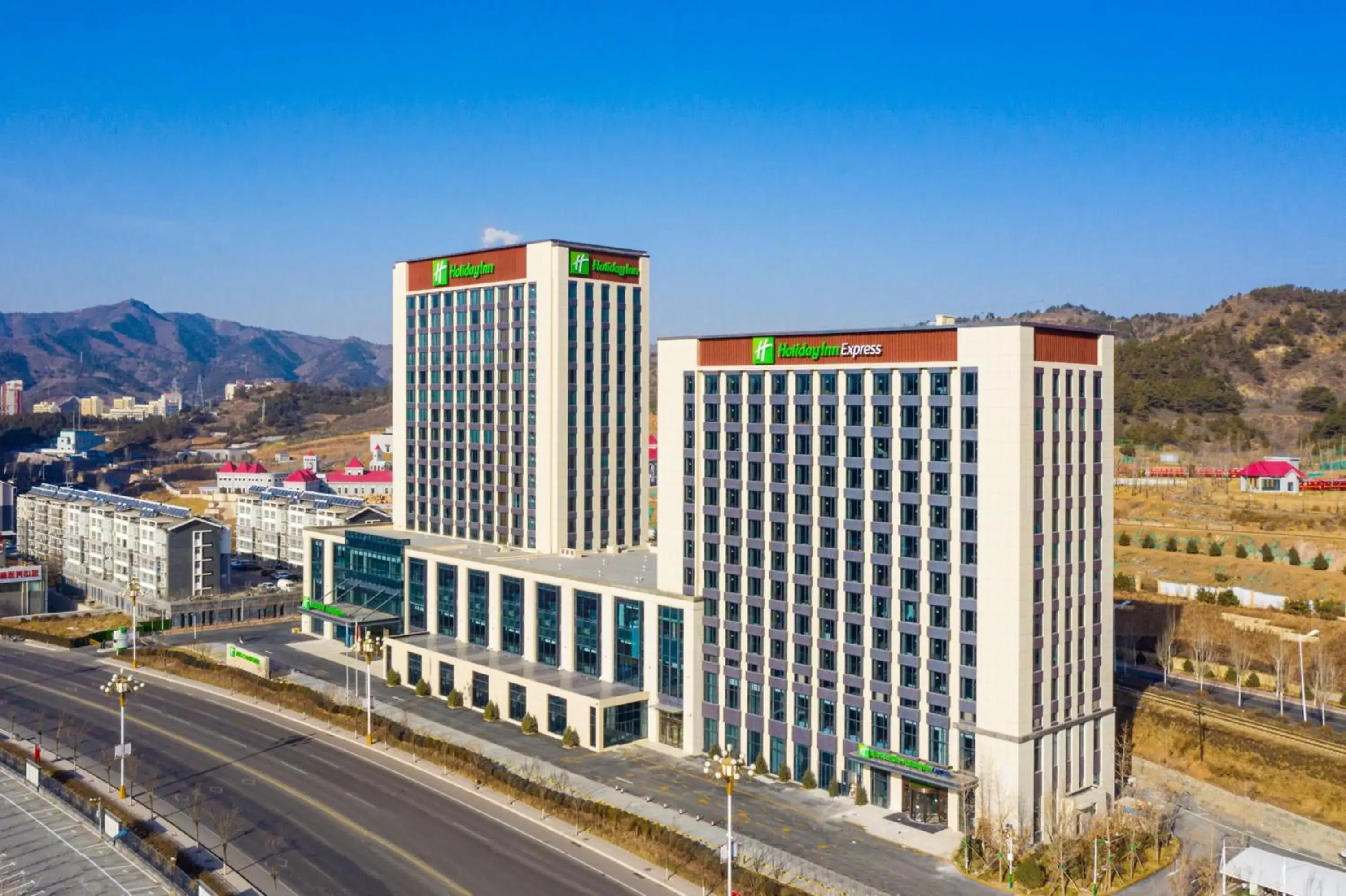 Property building in Holiday Inn Express Chengde Park View by IHG Property building in Holiday Inn Express Chengde Park View by IHG
