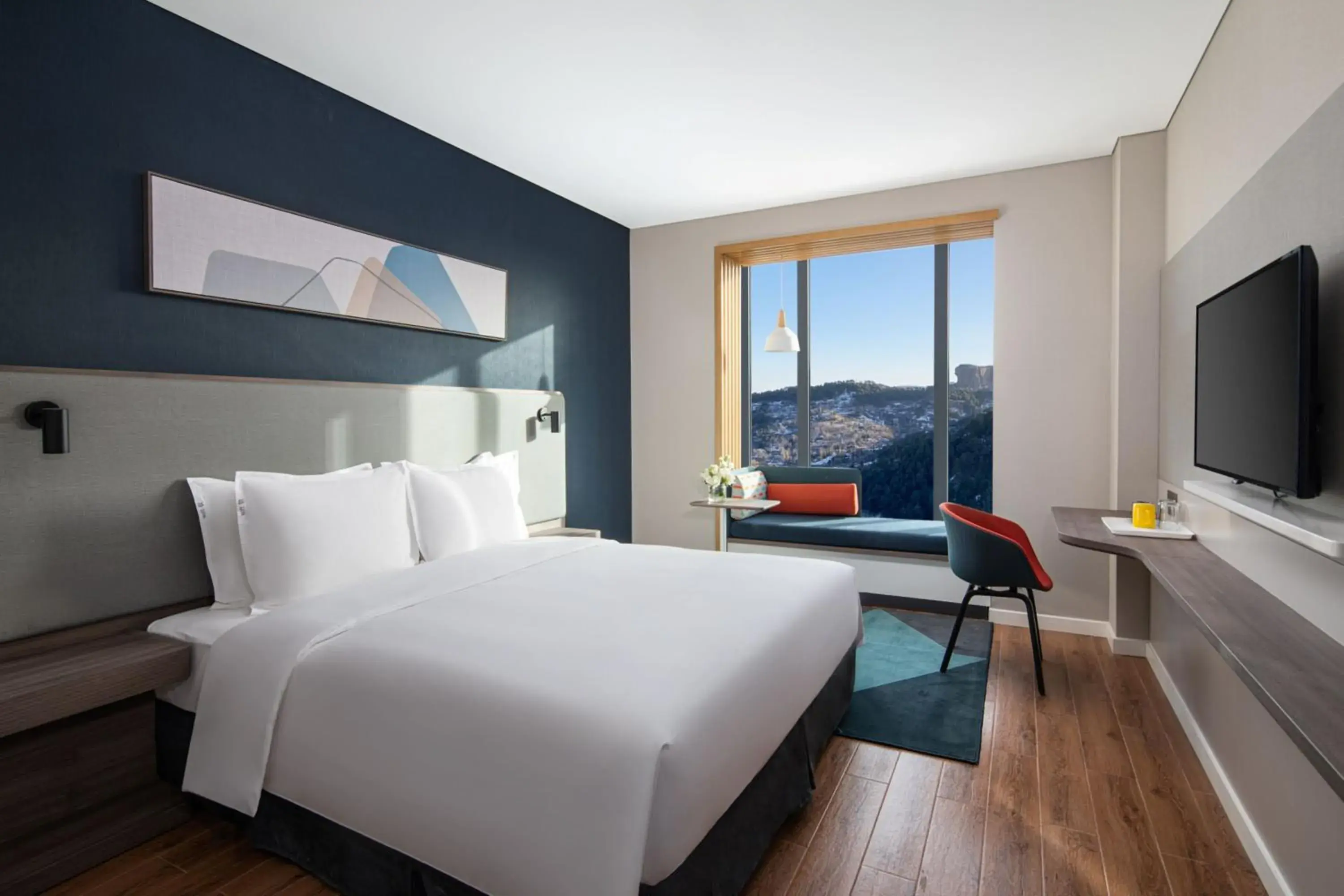 Photo of the whole room, Bed in Holiday Inn Express Chengde Park View by IHG Photo of the whole room, Bed in Holiday Inn Express Chengde Park View by IHG