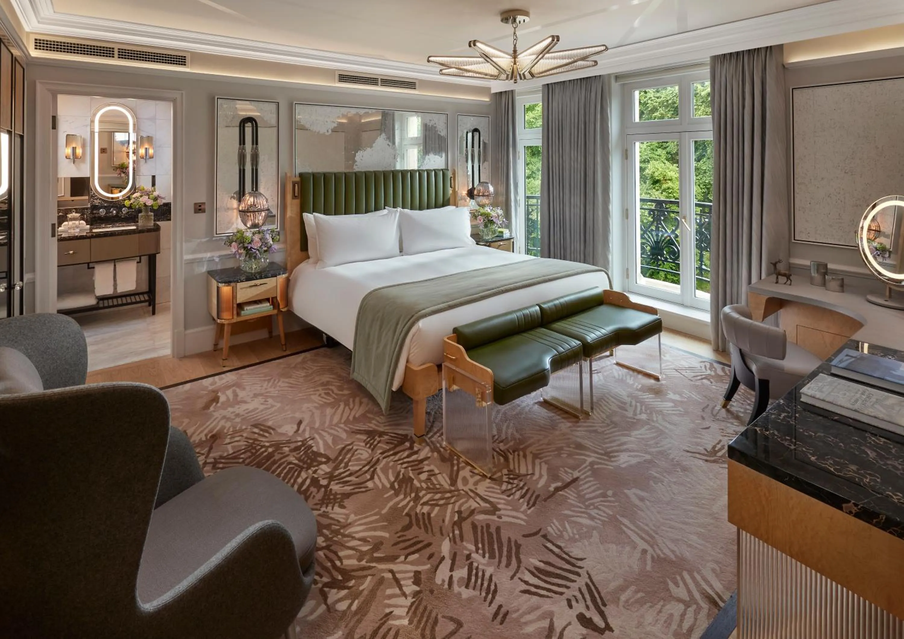 Photo of the whole room, Bed in Mandarin Oriental Hyde Park, London