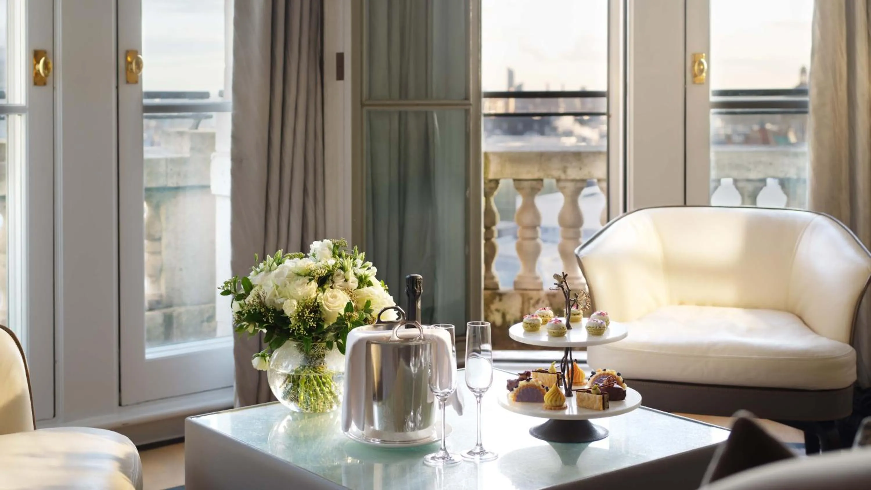 Living room in Mandarin Oriental Hyde Park, London