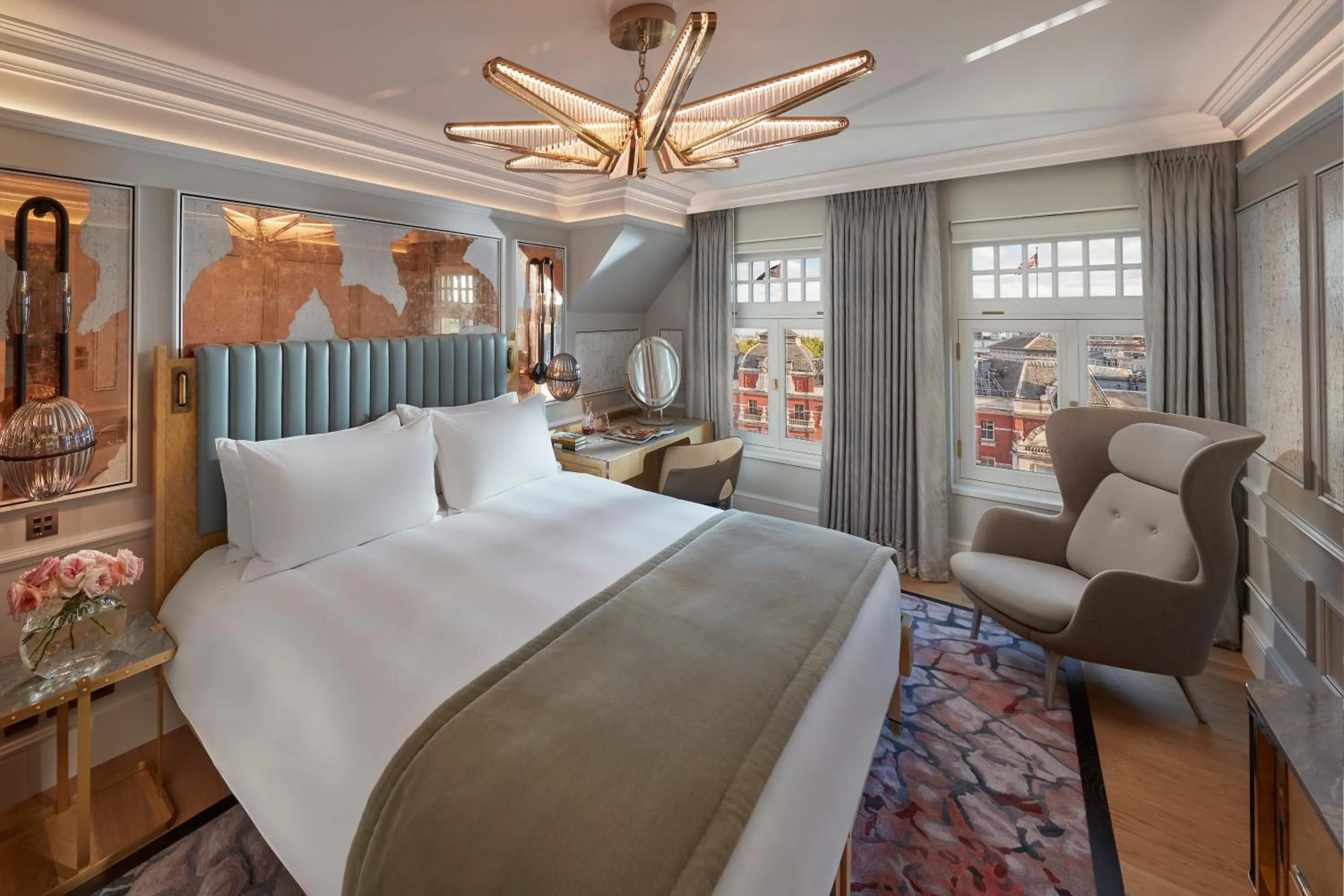 Photo of the whole room, Bed in Mandarin Oriental Hyde Park, London