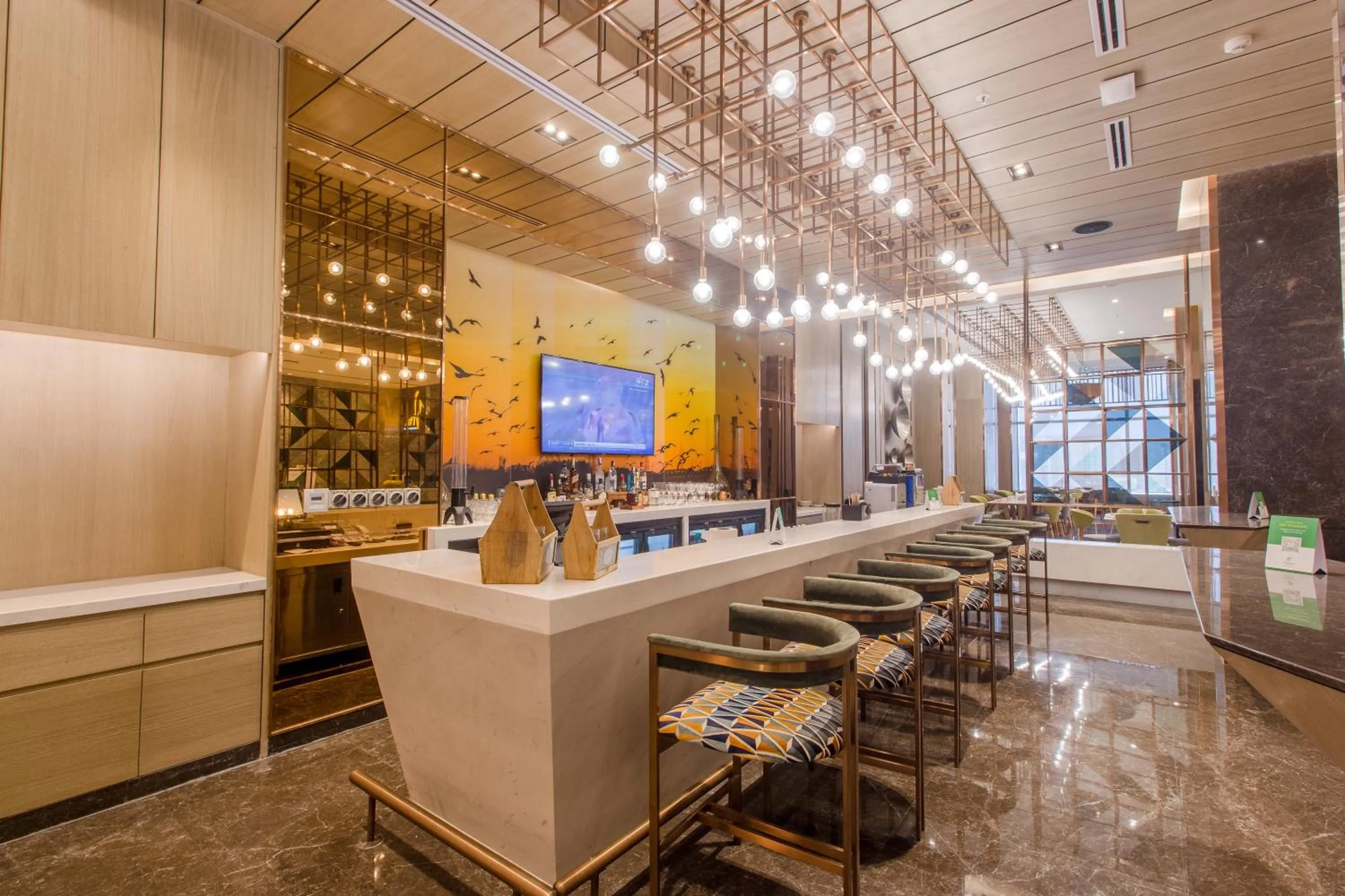 Lounge or bar in Holiday Inn Chandigarh Zirakpur by IHG