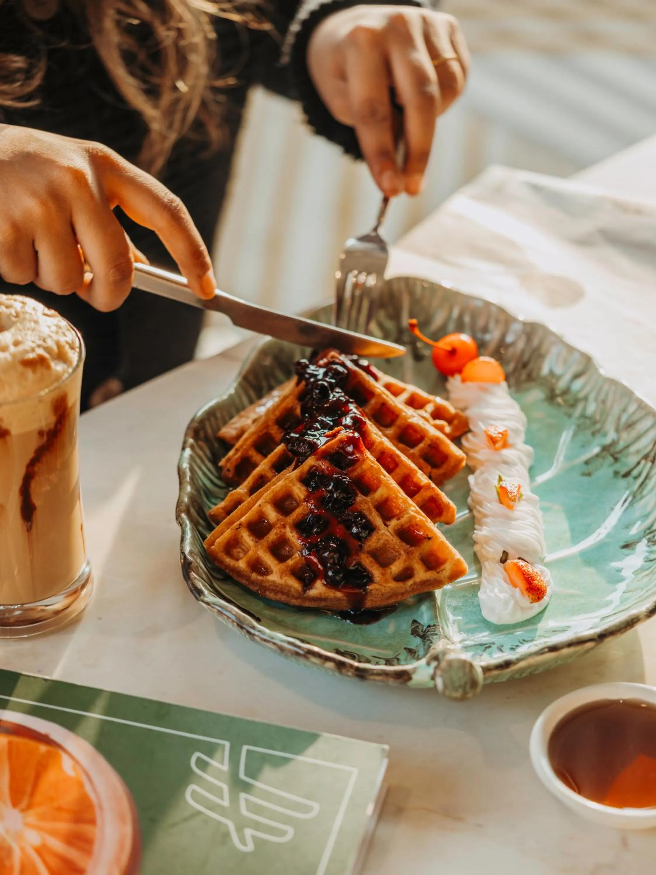 Dining area in Holiday Inn Chandigarh Zirakpur by IHG