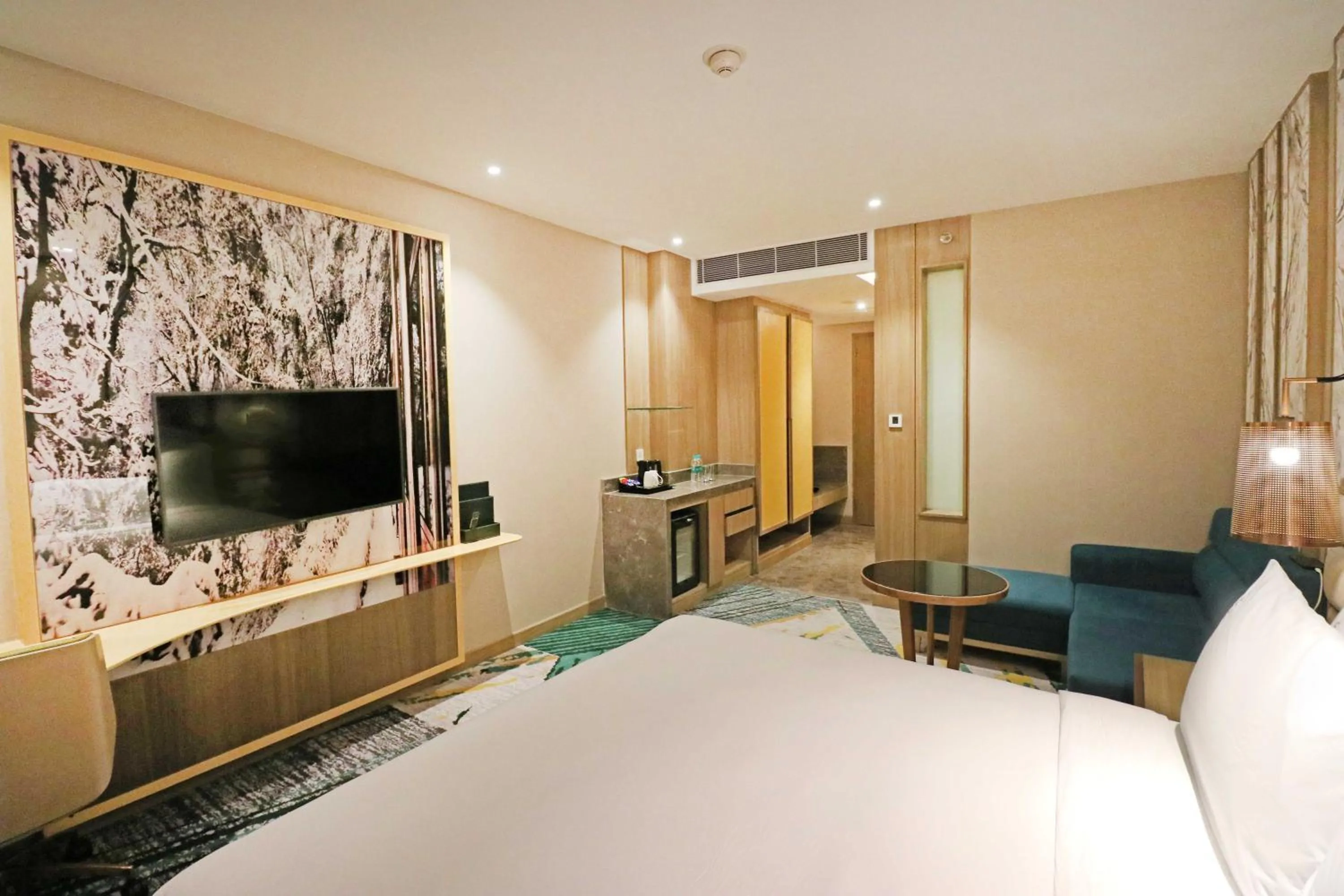 Photo of the whole room, Bed in Holiday Inn Chandigarh Zirakpur by IHG