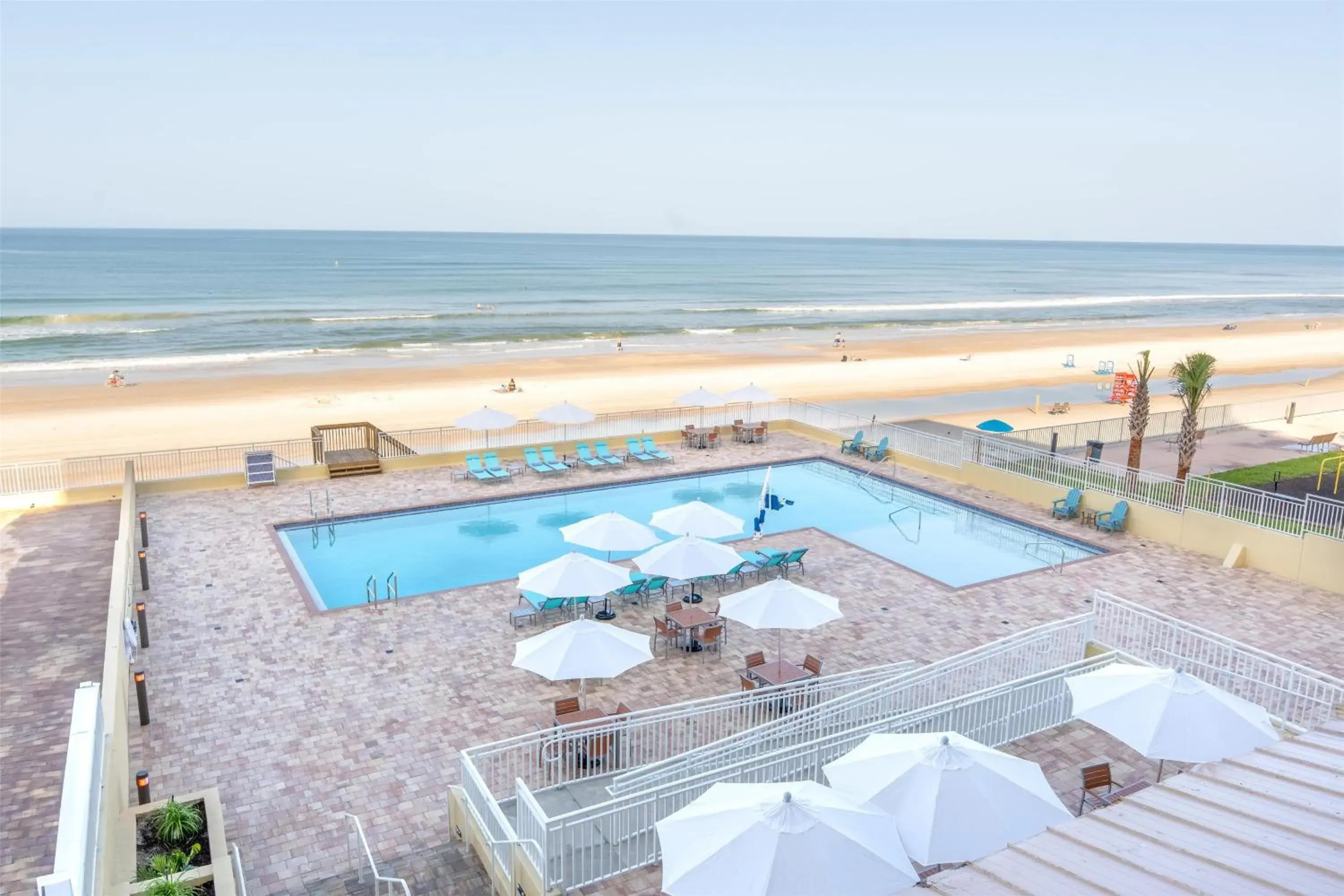 Swimming pool in Hyatt Place Daytona Beach-Oceanfront Swimming pool in Hyatt Place Daytona Beach-Oceanfront