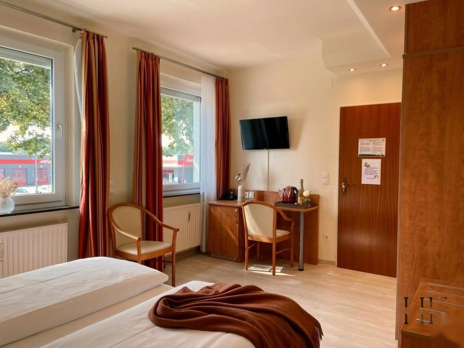 Bedroom, Bed in Hotel Falk