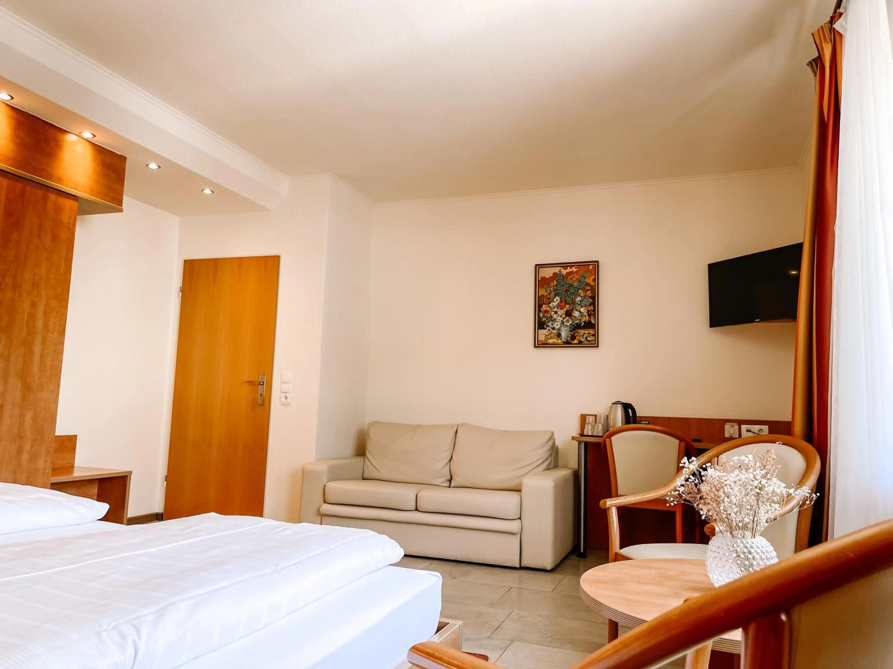 Photo of the whole room, Bed in Hotel Falk