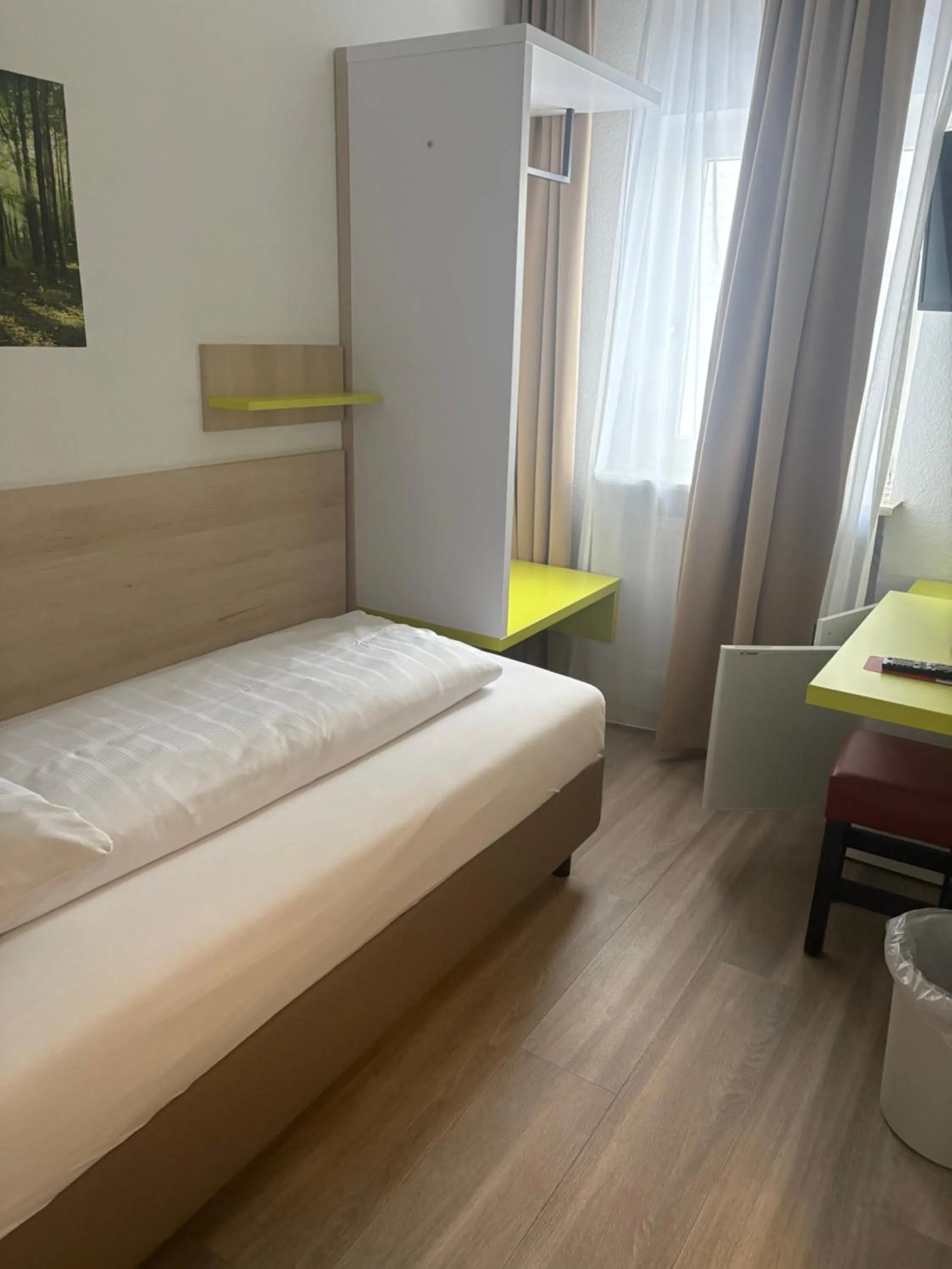 TV and multimedia, Bed in Hotel Falk