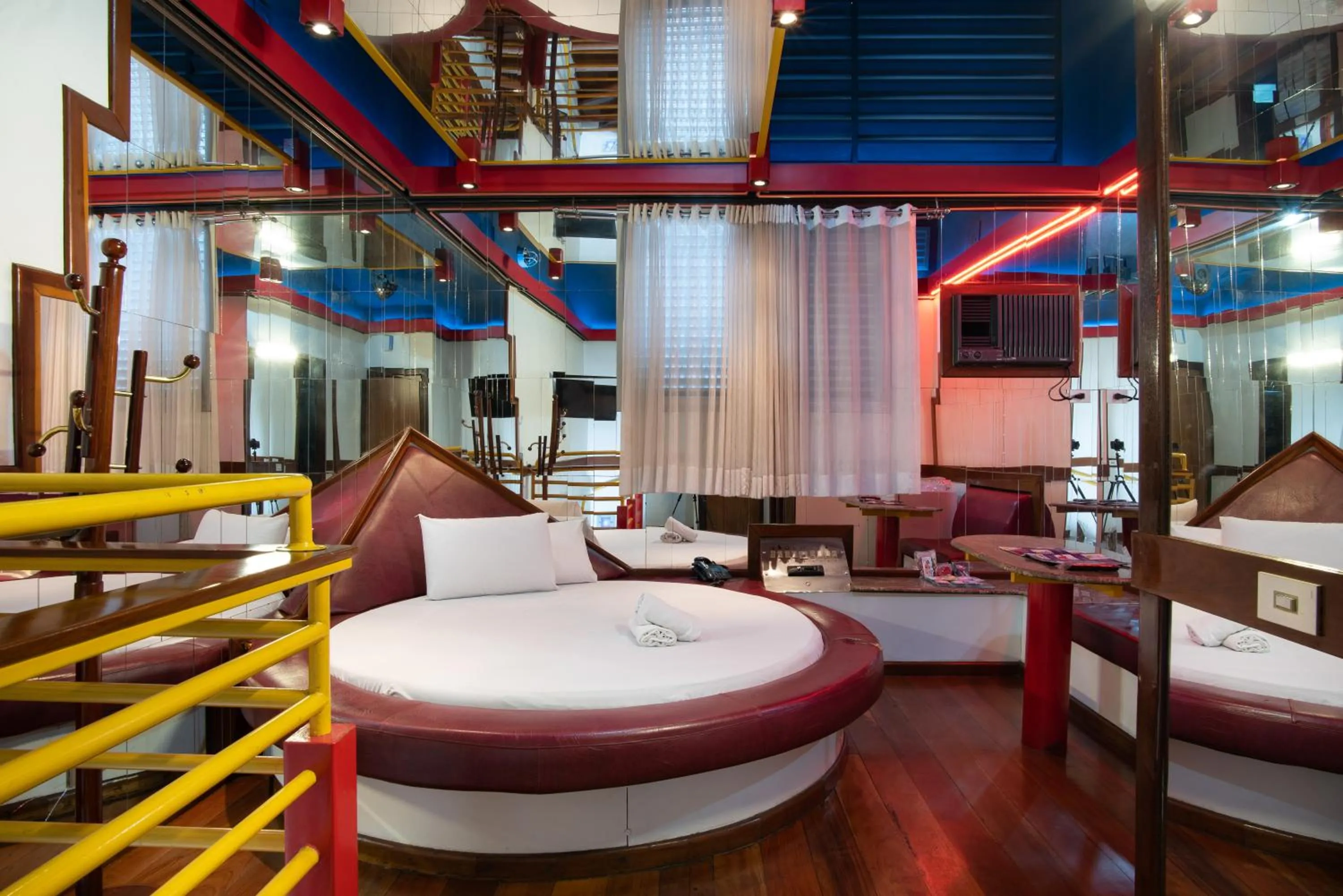 Photo of the whole room in Motel Fantasy 5