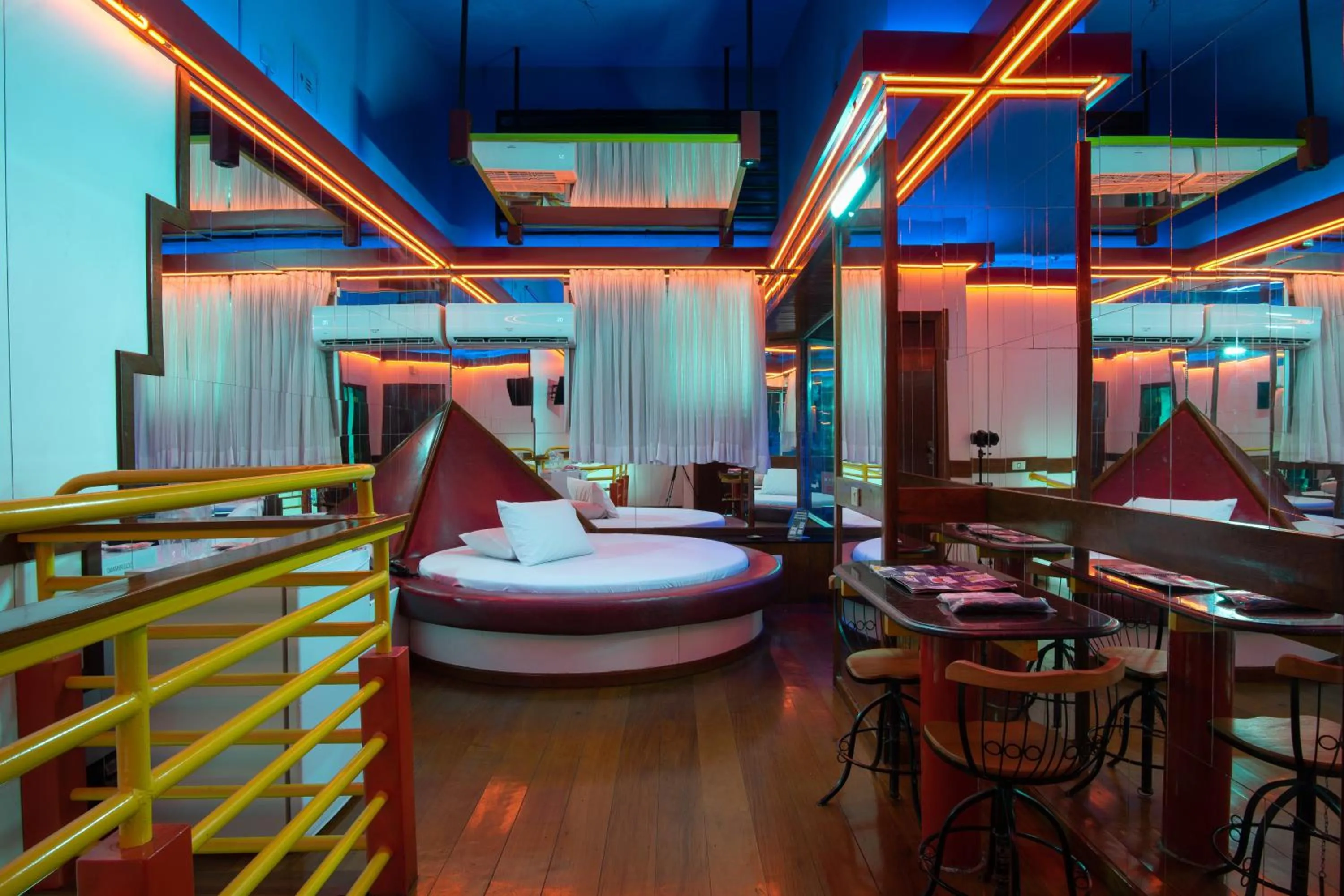 Photo of the whole room in Motel Fantasy 5
